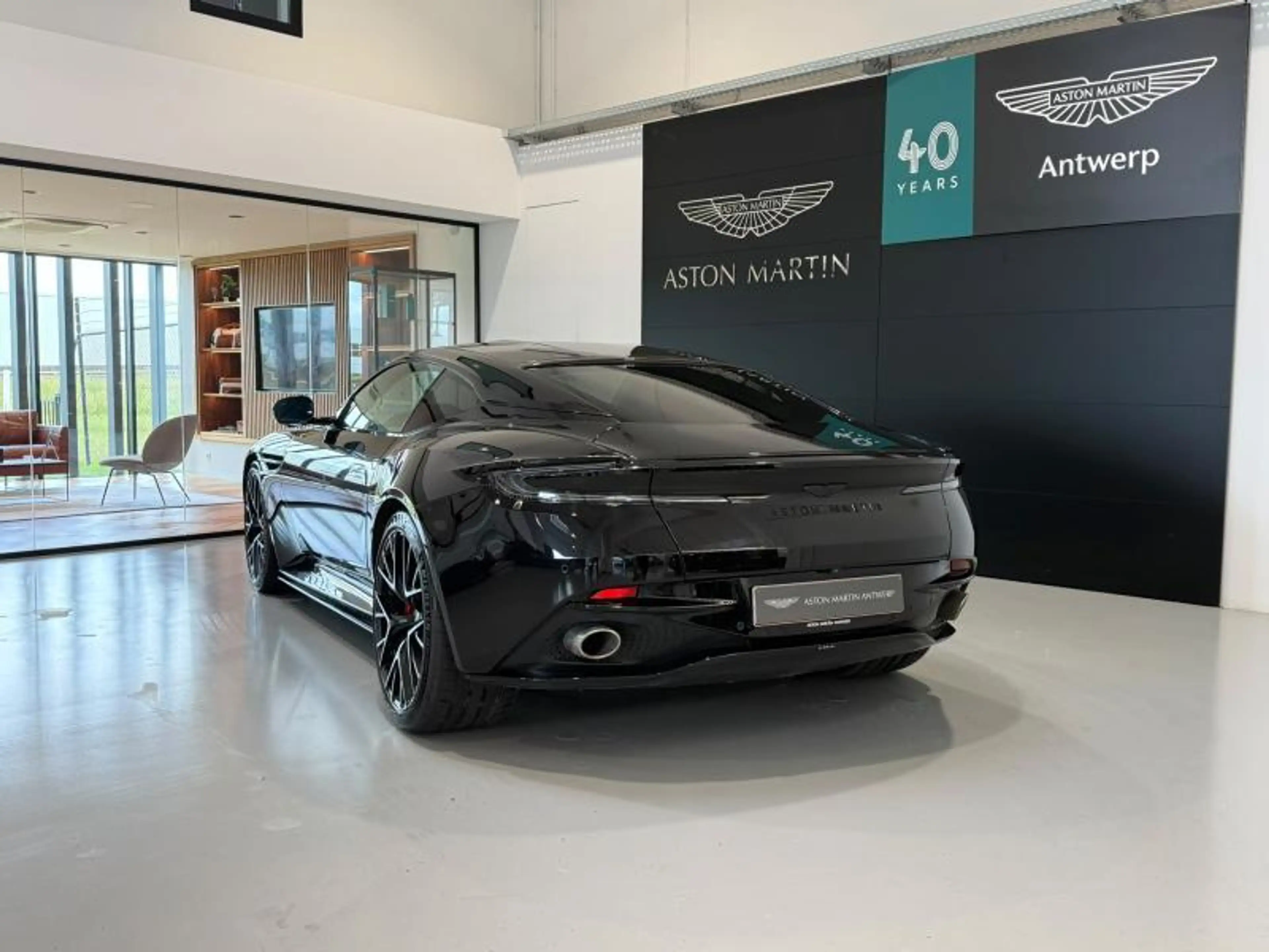Aston Martin DB12 DB12 Coupe — photo 4