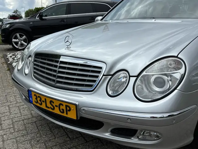 Mercedes-Benz E-Class view 8