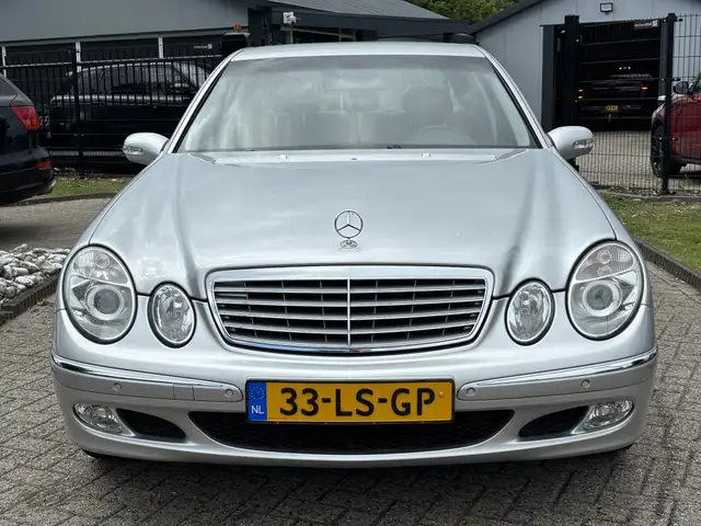 Mercedes-Benz E-Class view 2