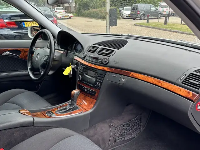 Mercedes-Benz E-Class view 11