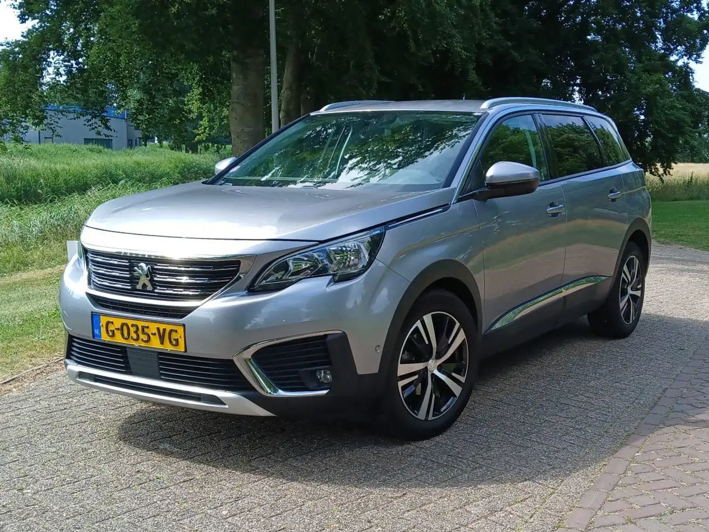 Peugeot 5008 Peugeot 5008 1.2 PURETECH 130PK 7-ZITS ALLURE Argintiu - 1