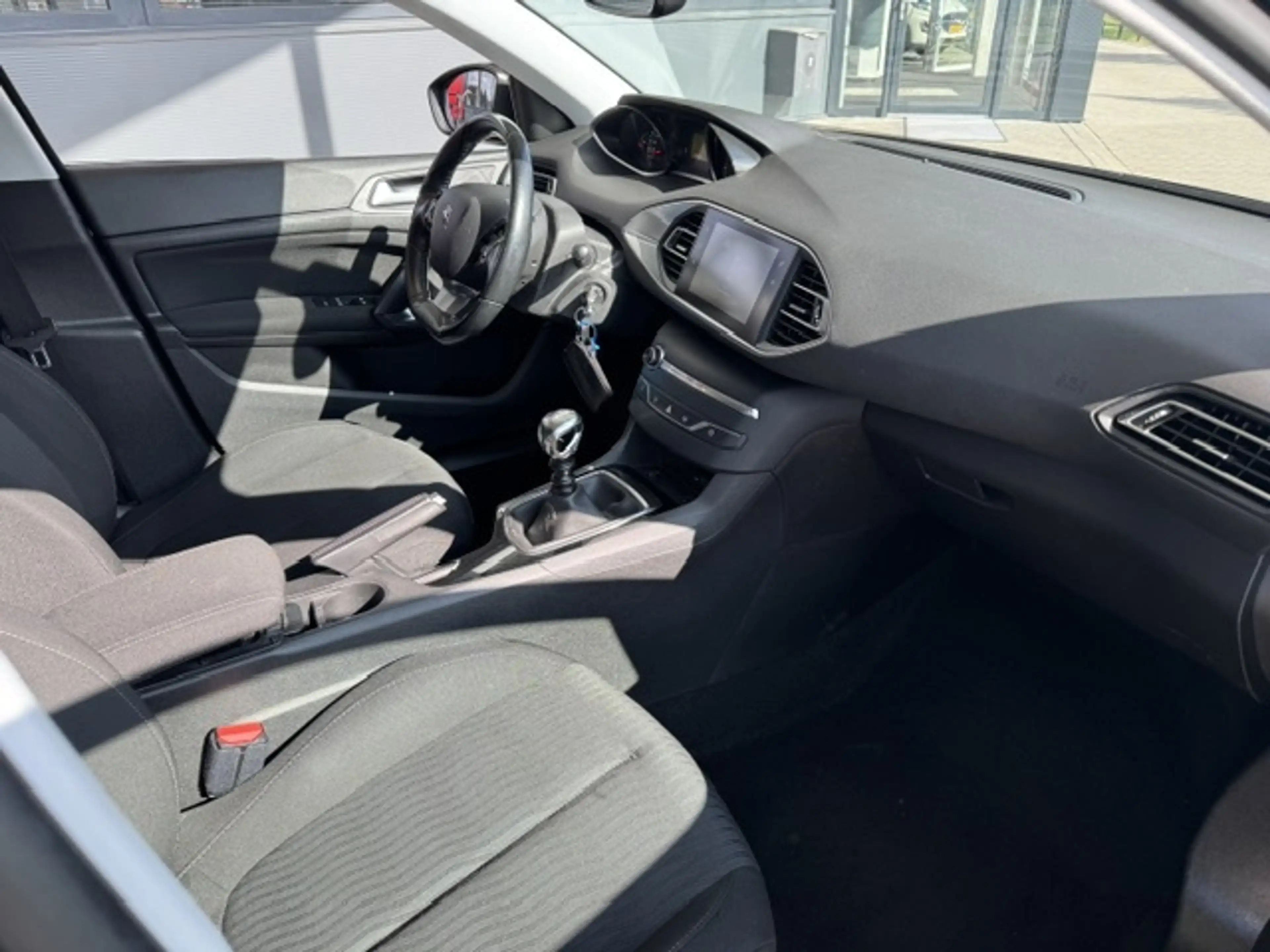 Peugeot 308 SW 1.2 PT ACTIVE — photo 9