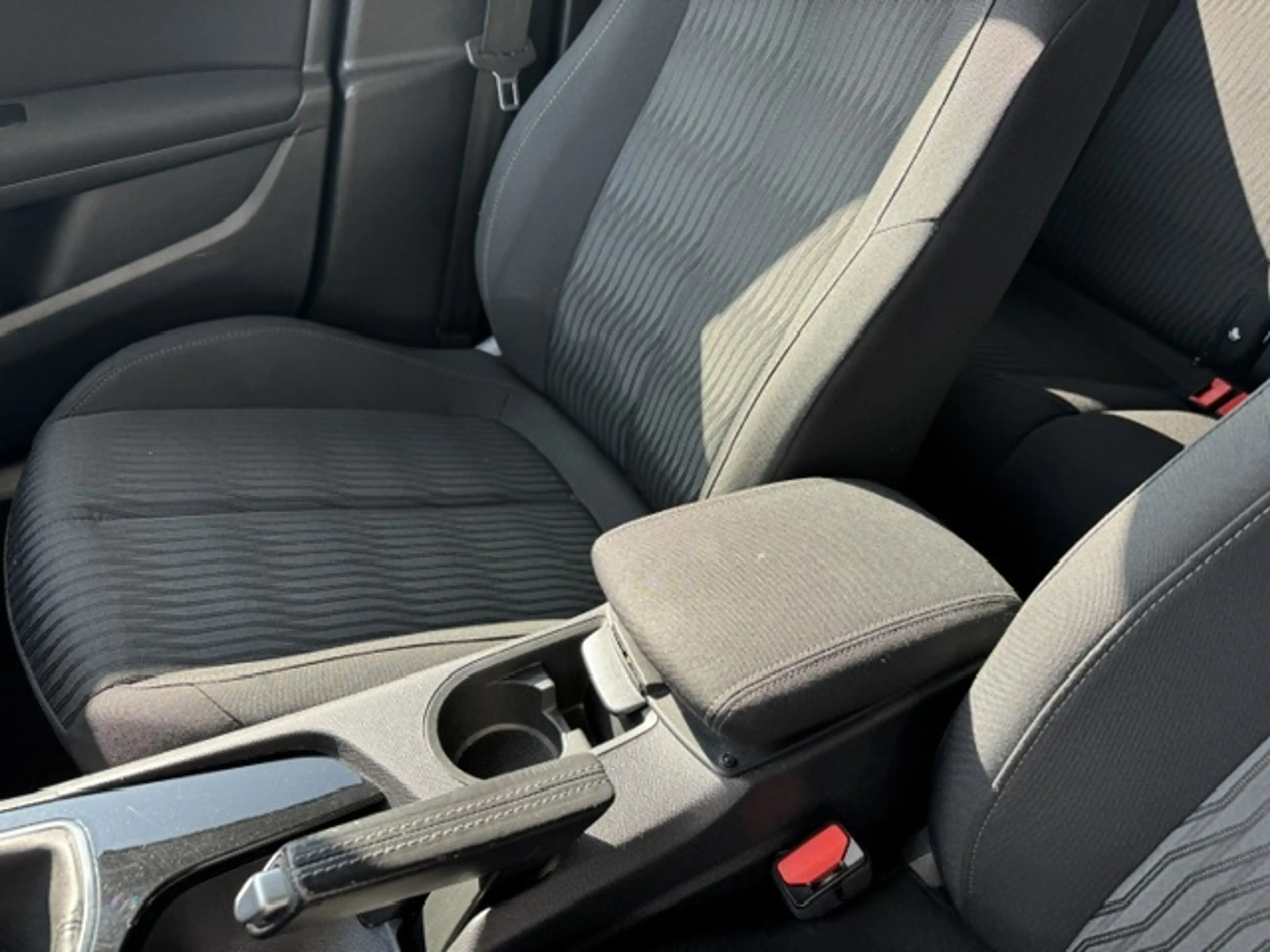 Peugeot 308 SW 1.2 PT ACTIVE — photo 8