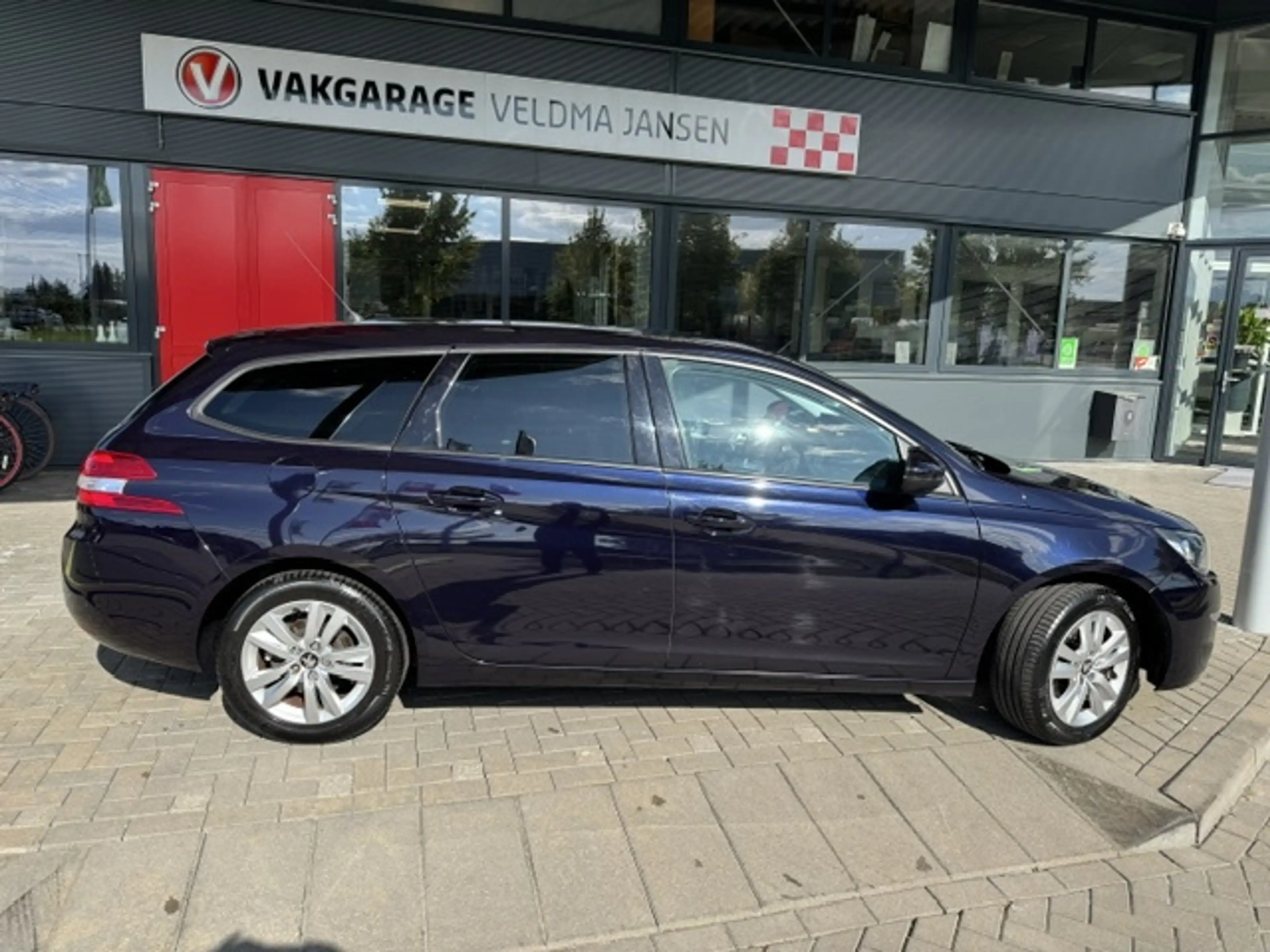 Peugeot 308 SW 1.2 PT ACTIVE — photo 3