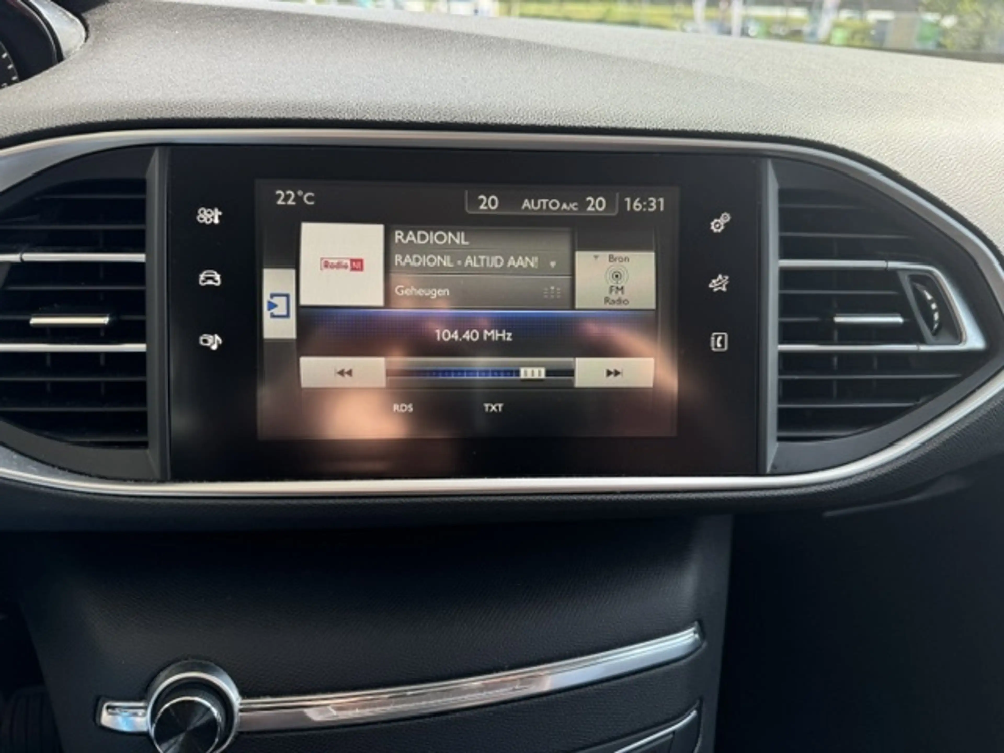 Peugeot 308 SW 1.2 PT ACTIVE — photo 12