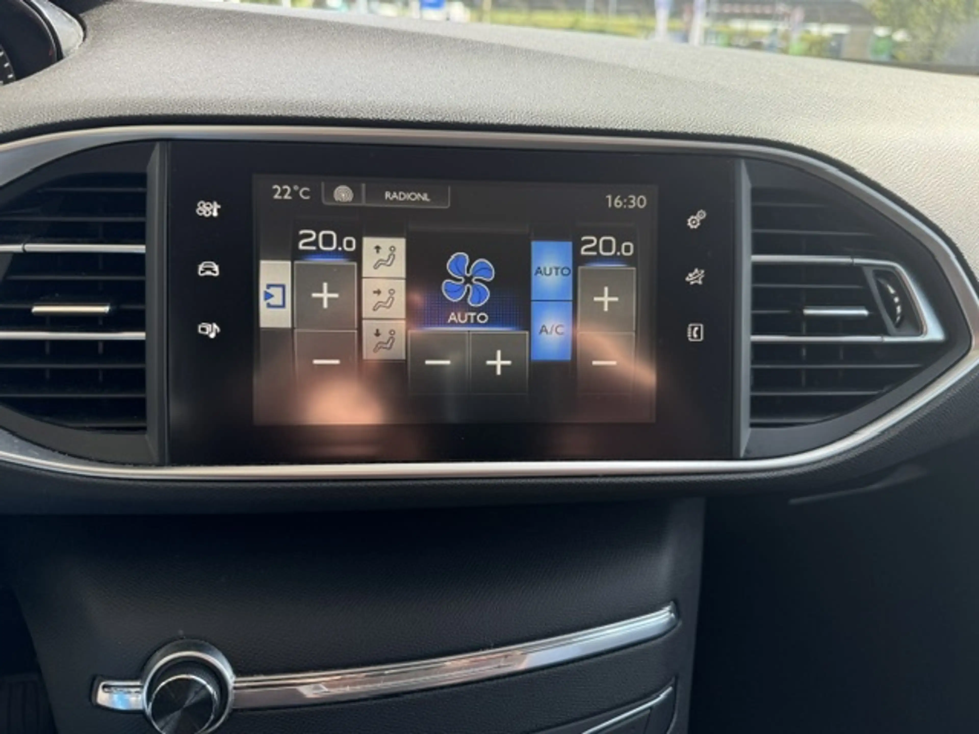 Peugeot 308 SW 1.2 PT ACTIVE — photo 13