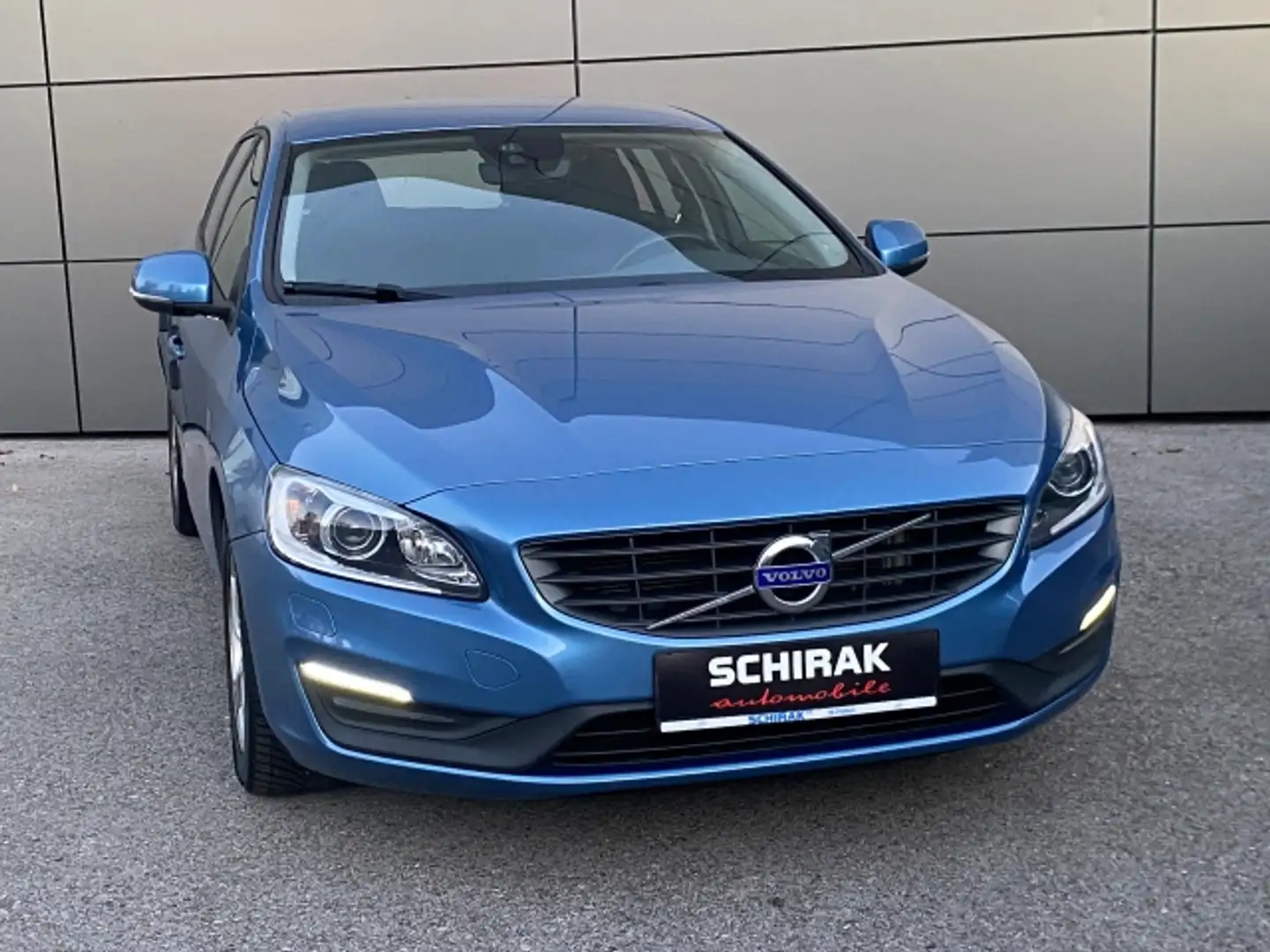 Volvo V60 D2 Kinetic Aut. Blau - 2