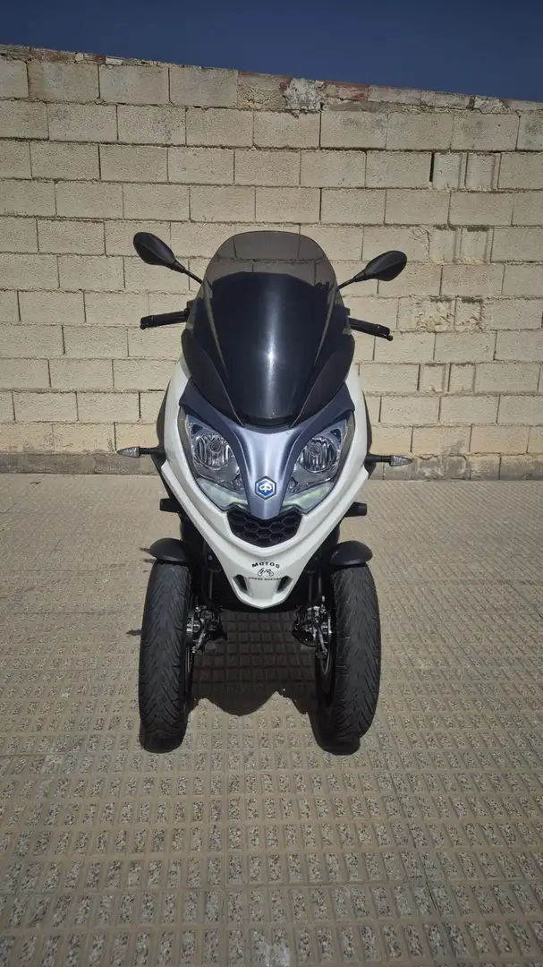 Piaggio MP3 300 Piaggio MP3 300 cc - 1