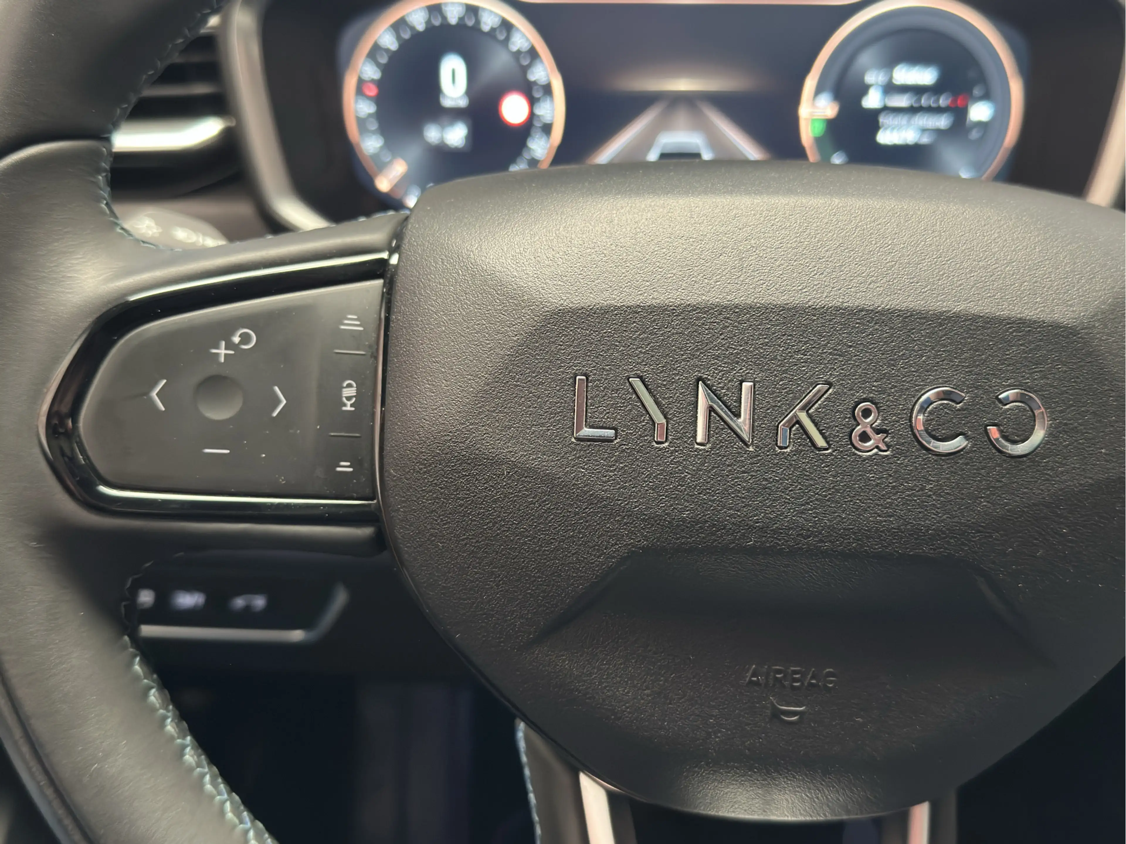 Lynk & Co 01 1.5 6.6kW MY 2023 ZWARTE HEMEL FACELIFT 360 CAMERA — photo 24