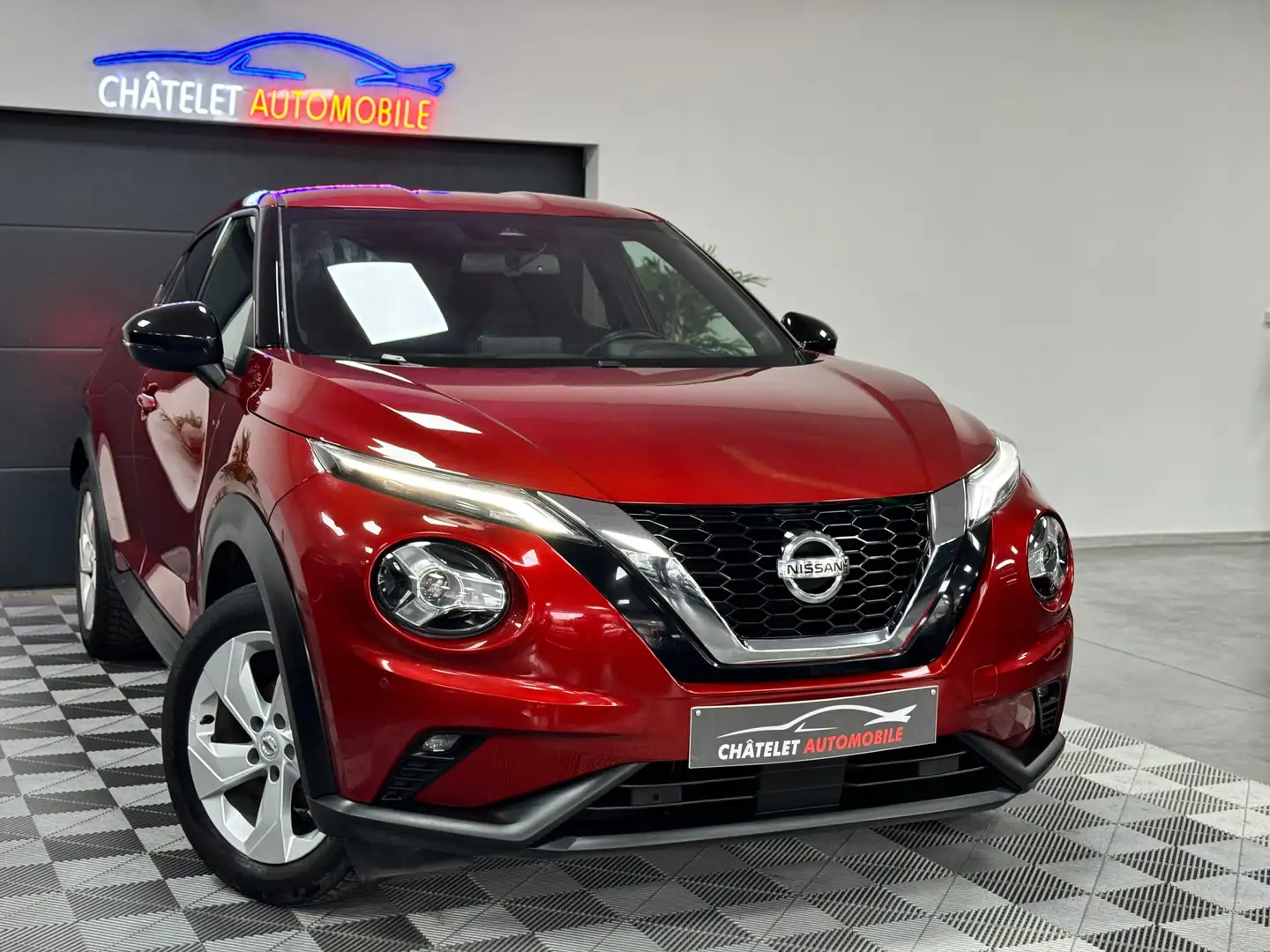 Nissan Juke 1.0 DIG-T 2WD Business Edition Rouge - 1