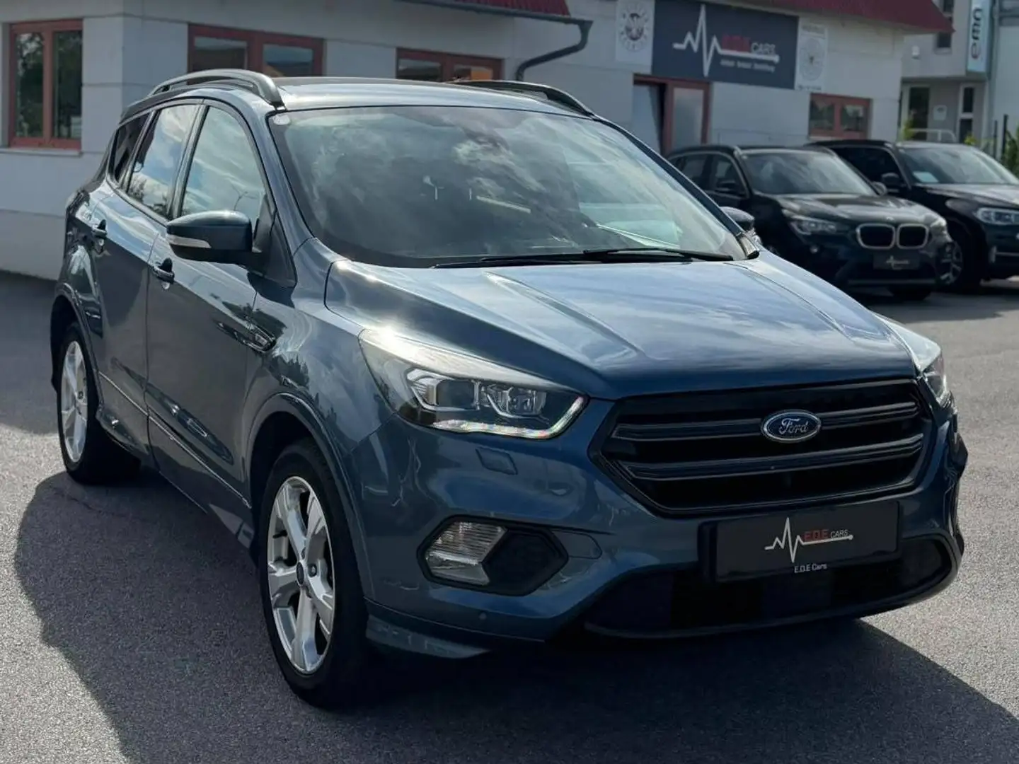 Ford Kuga 2.0 TDCI ST-Line Aut. Blau - 2