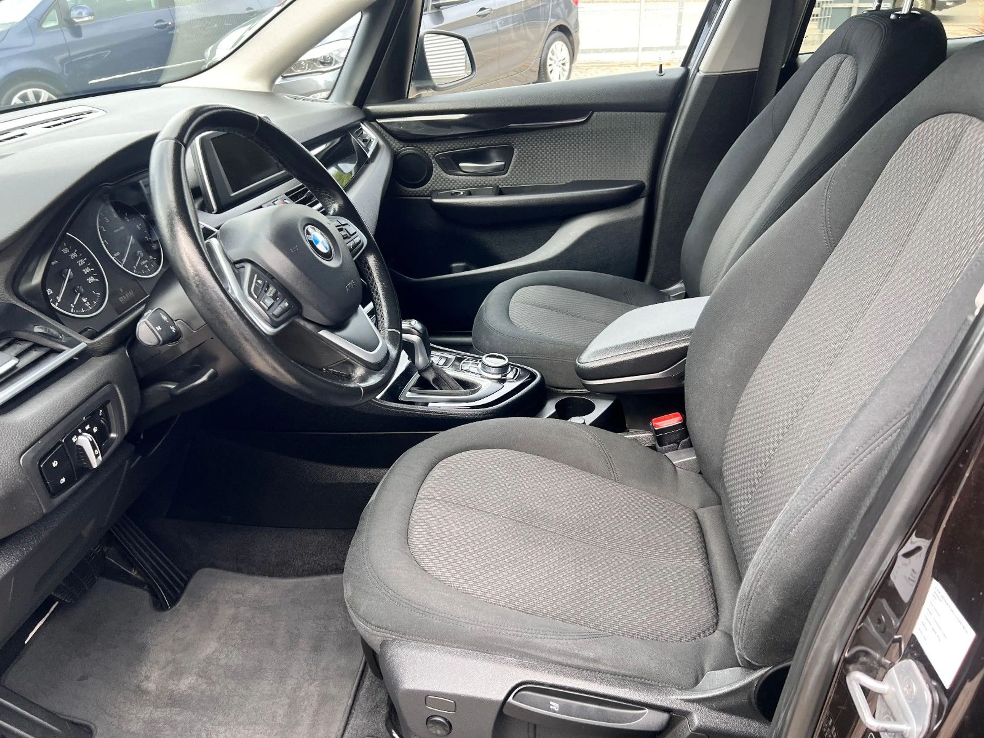 BMW 220 i 2 Active Tourer Advantage Navi LED AHK SHZ — photo 15