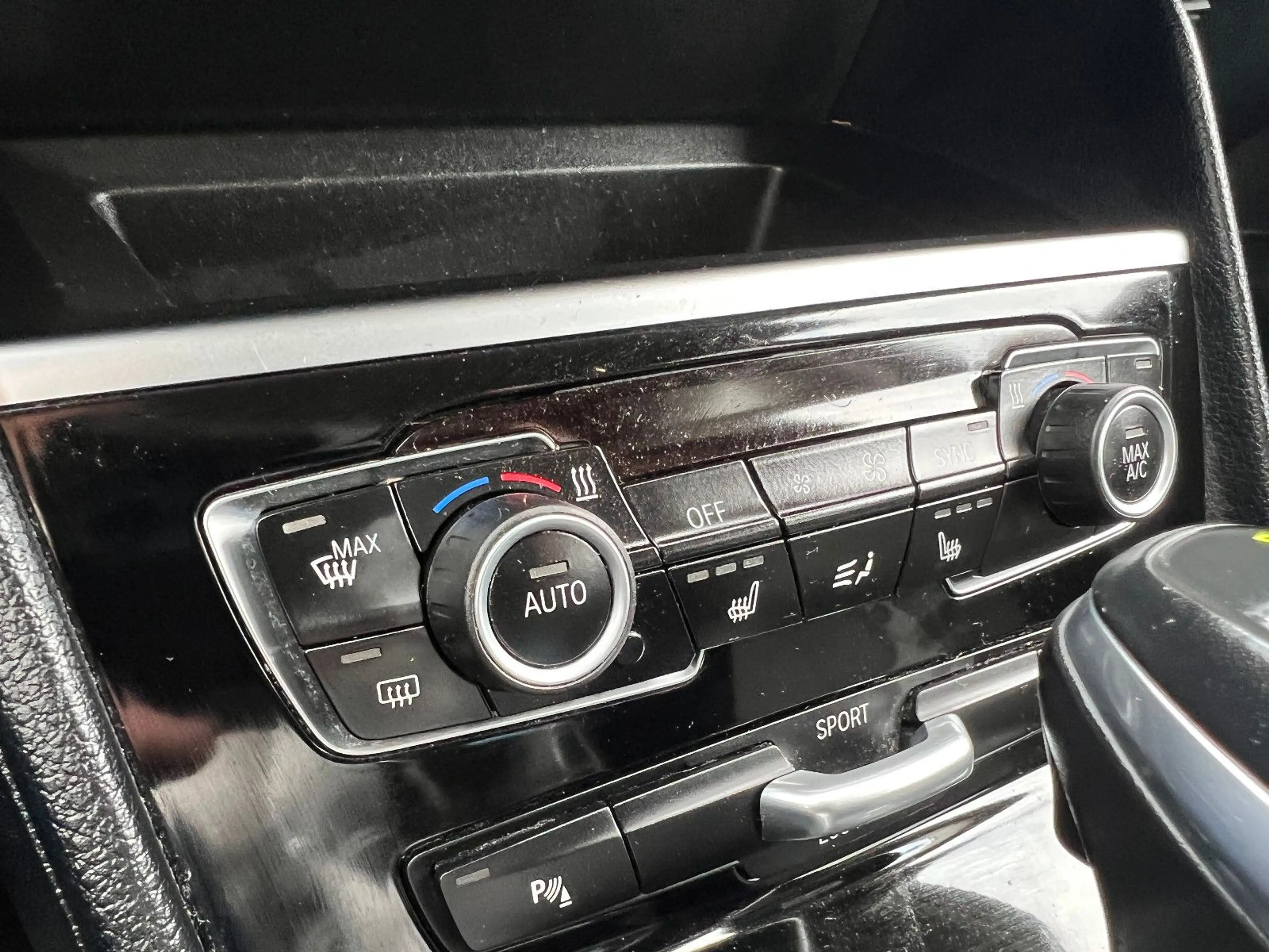 BMW 220 i 2 Active Tourer Advantage Navi LED AHK SHZ — photo 12