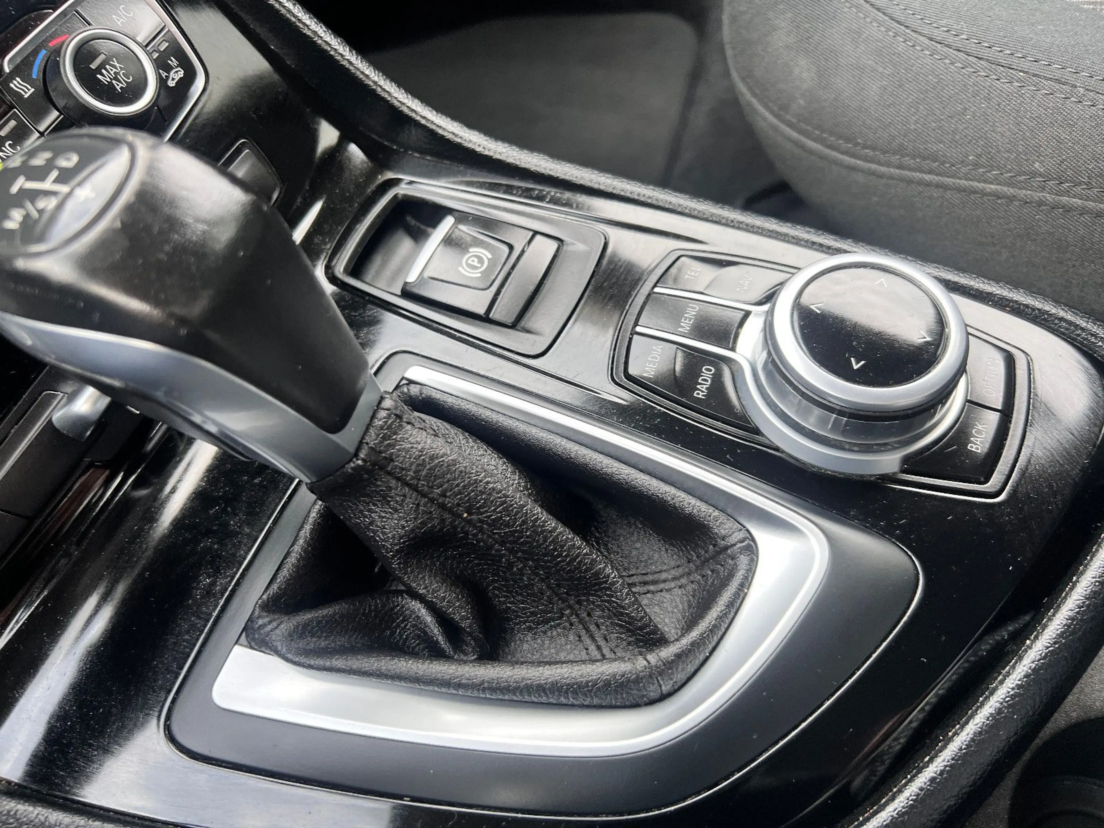 BMW 220 i 2 Active Tourer Advantage Navi LED AHK SHZ — photo 13