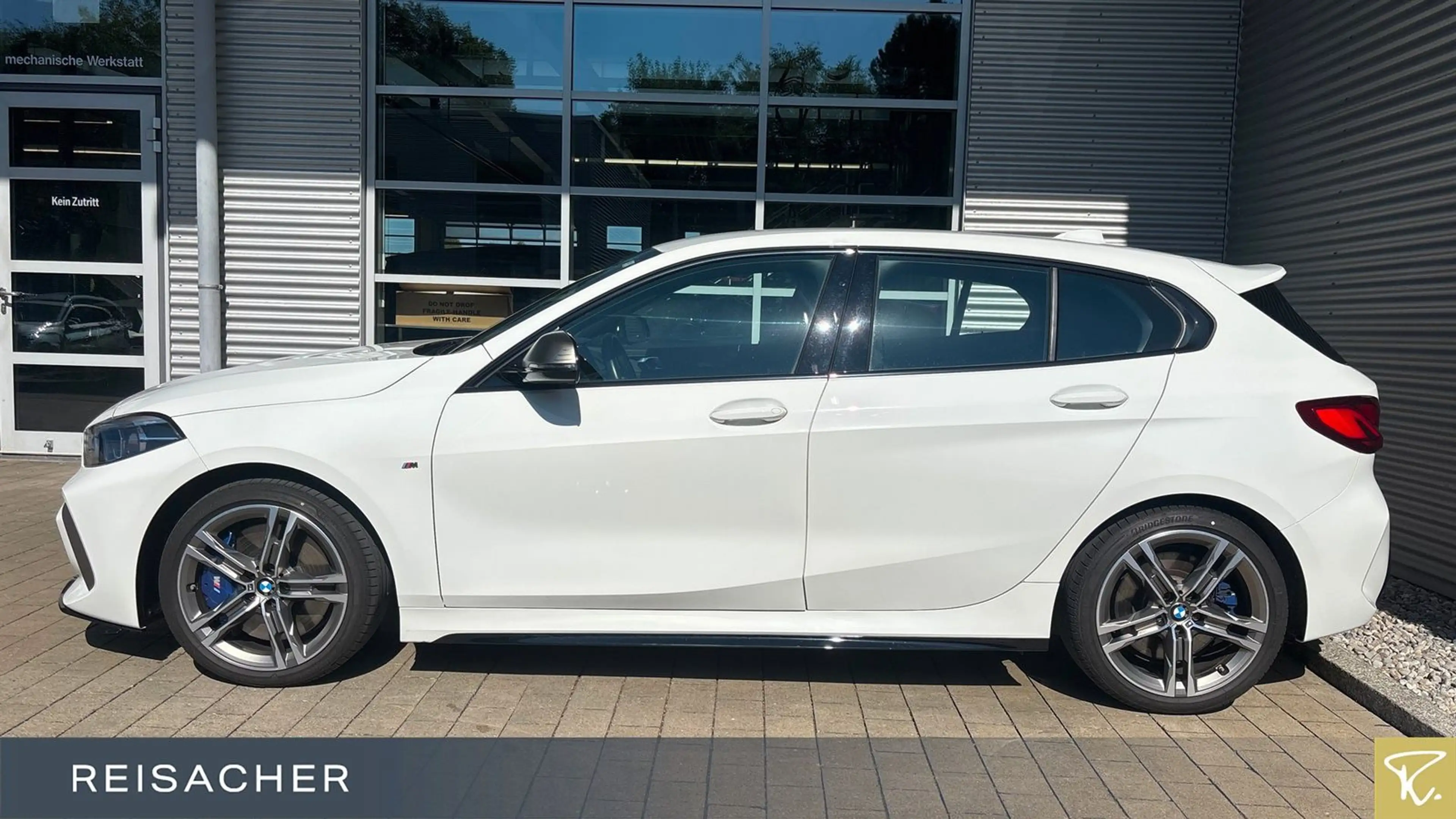 BMW 135 i A xDrive LCProf,LED,LRH,Hi-Fi,LED,18" — photo 4