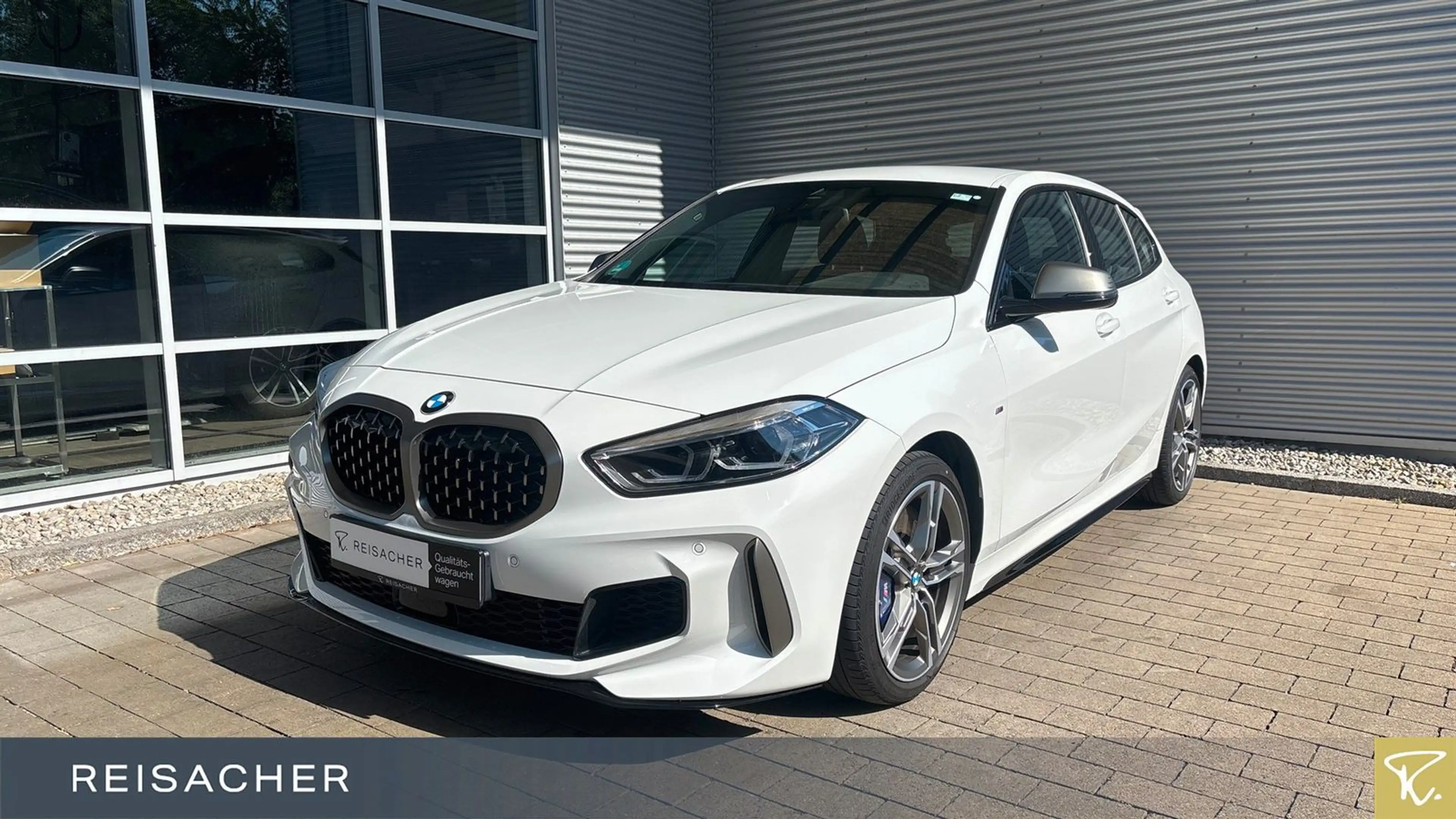 BMW 135 i A xDrive LCProf,LED,LRH,Hi-Fi,LED,18"