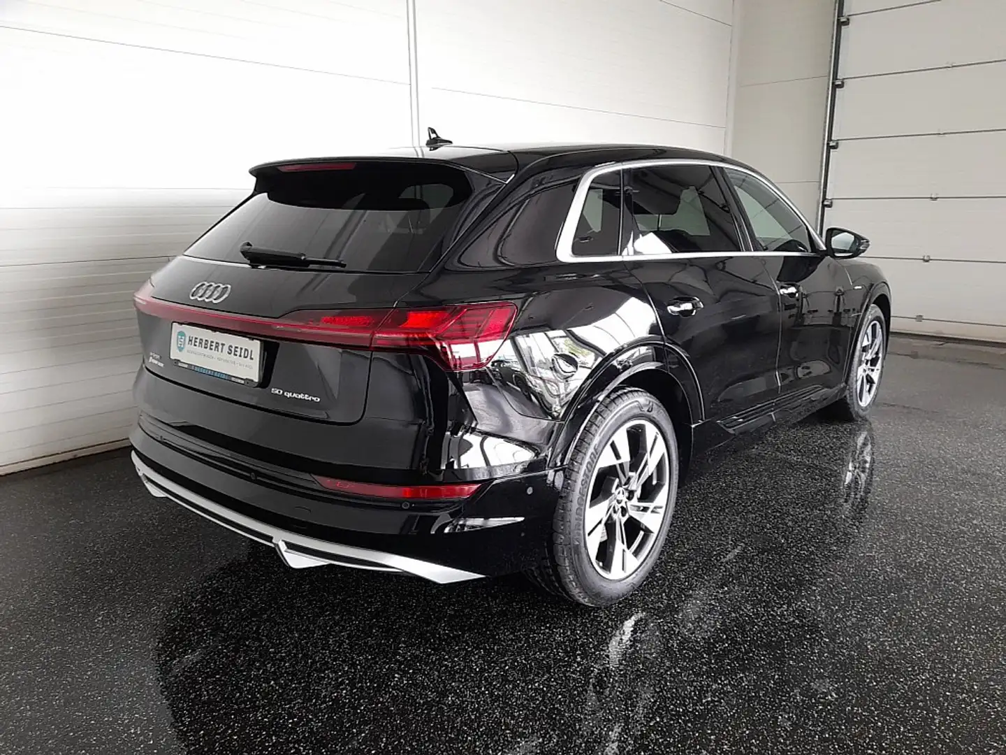 Audi e-tron 50 quattro S-LINE *NP: € 83.138,- / HEAD-UP / V... Schwarz - 2