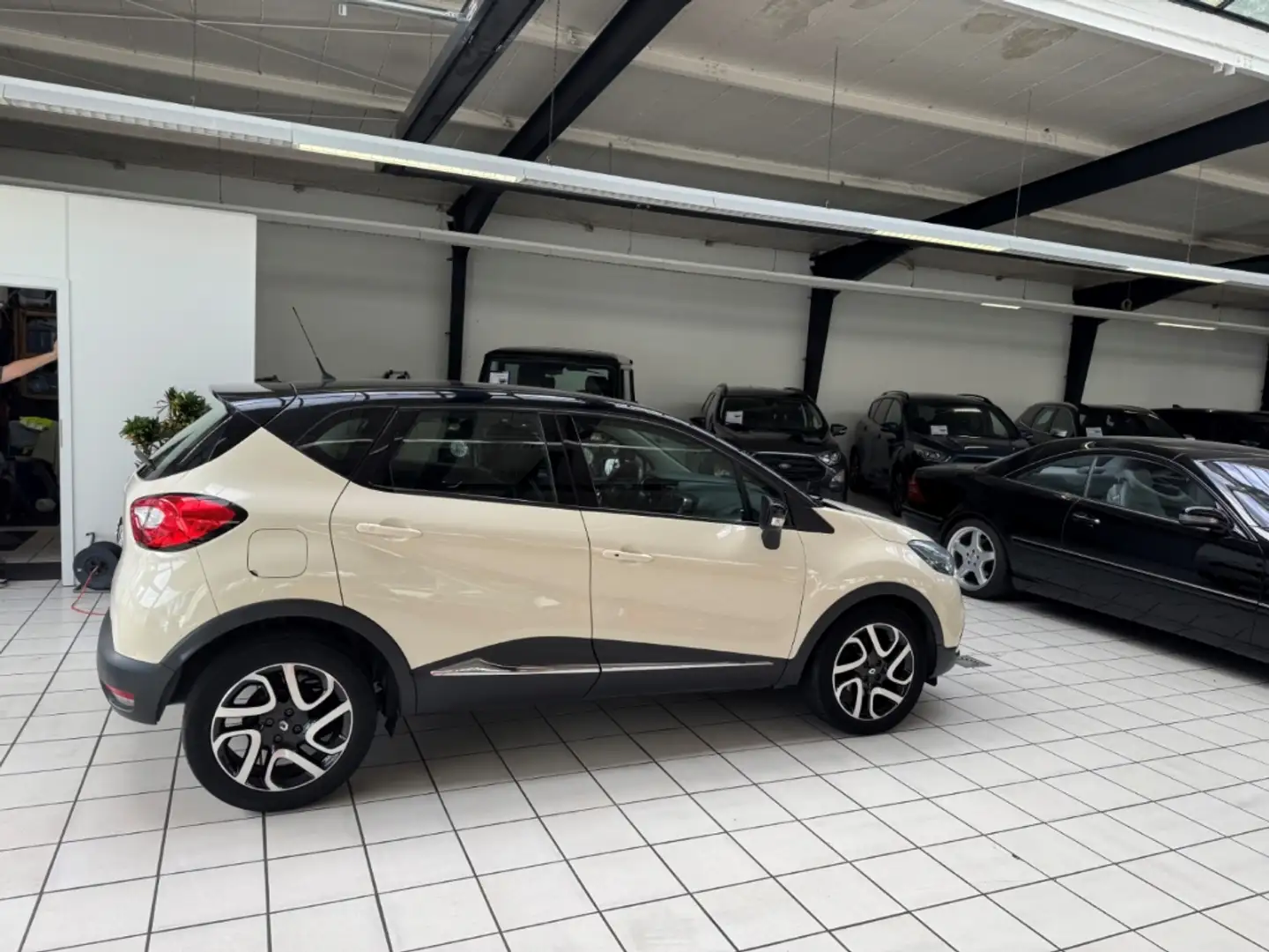 Renault Captur Luxe 1.5 dCi*Navi*SHZ*Alu*Scheckheft *RFK Weiß - 2