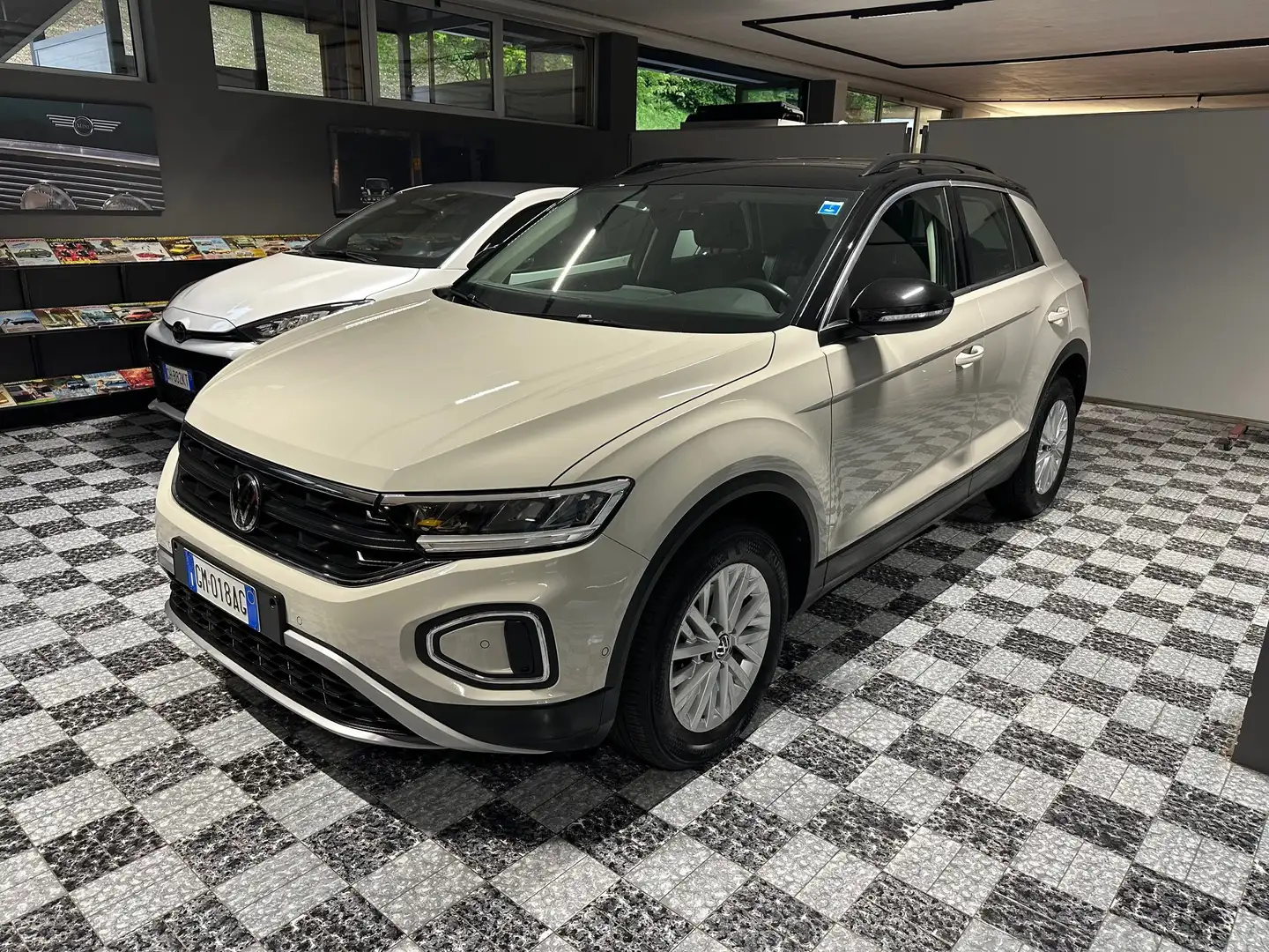 Volkswagen T-Roc T-Roc 1.0 tsi Life 110cv Weiß - 1
