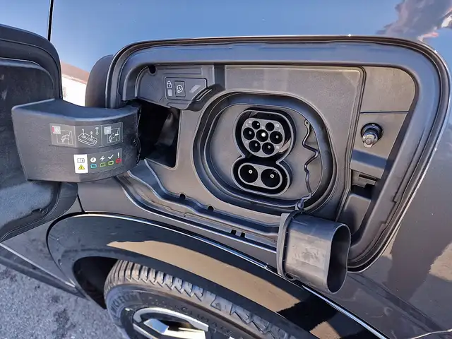 Peugeot 3008 Elektro 210 73kWh GT Exclusive "sofort verfügbar" Ansicht 10