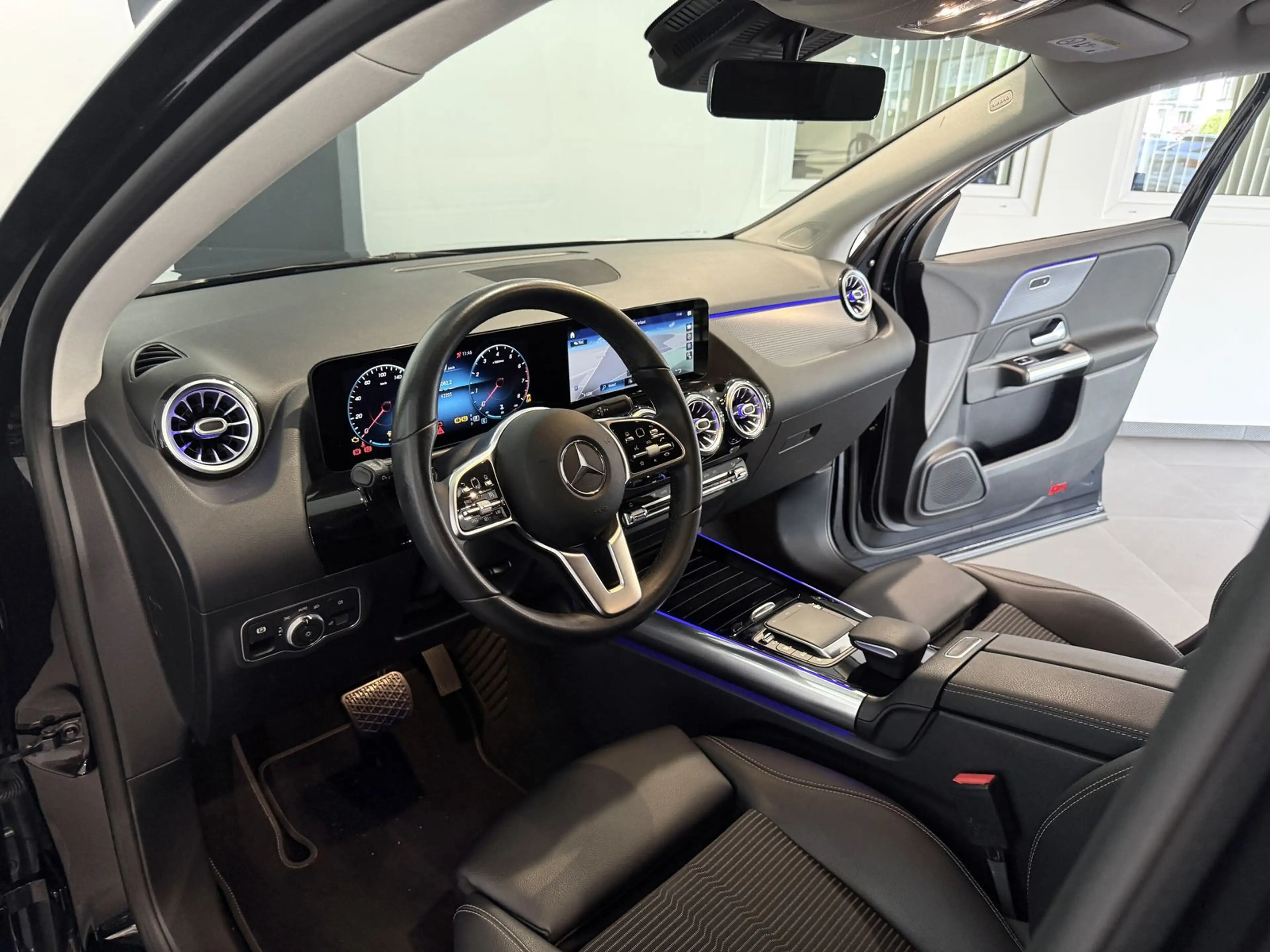 Mercedes-Benz GLA 200 *LED-Kamera-2. Hand* — photo 11