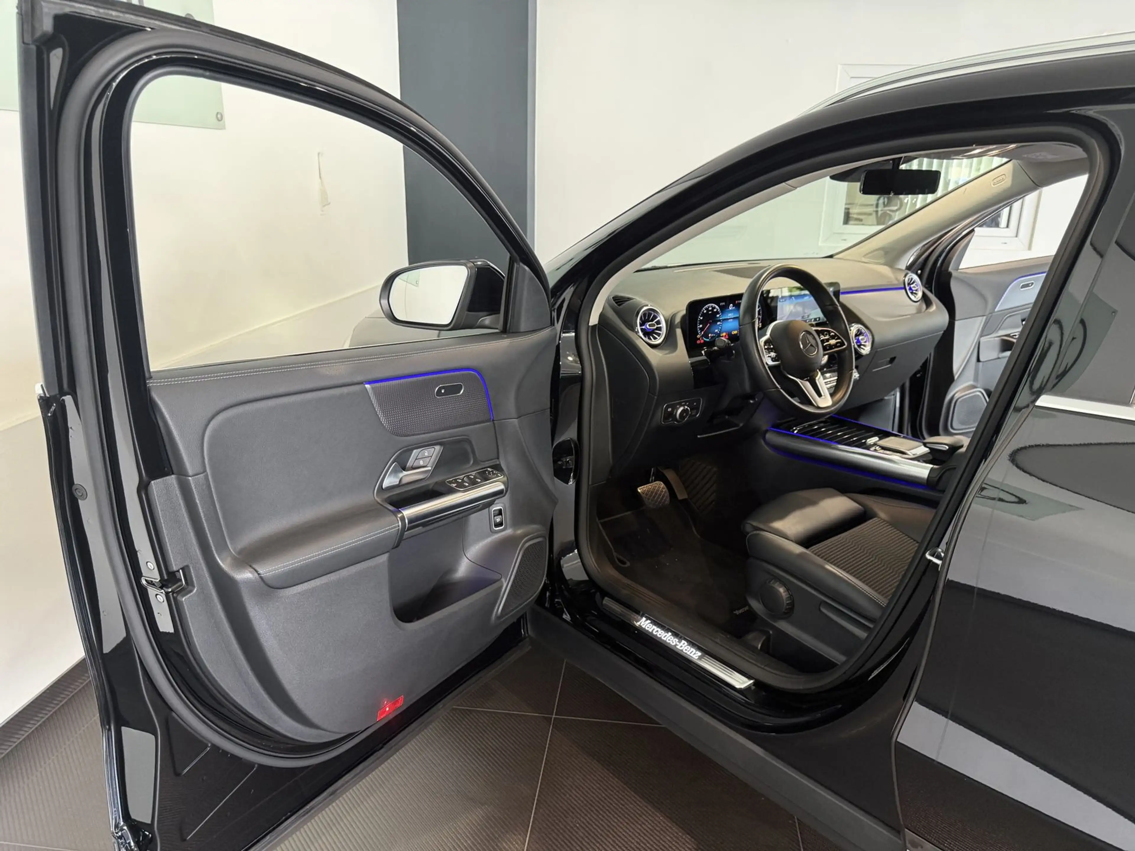 Mercedes-Benz GLA 200 *LED-Kamera-2. Hand* — photo 15
