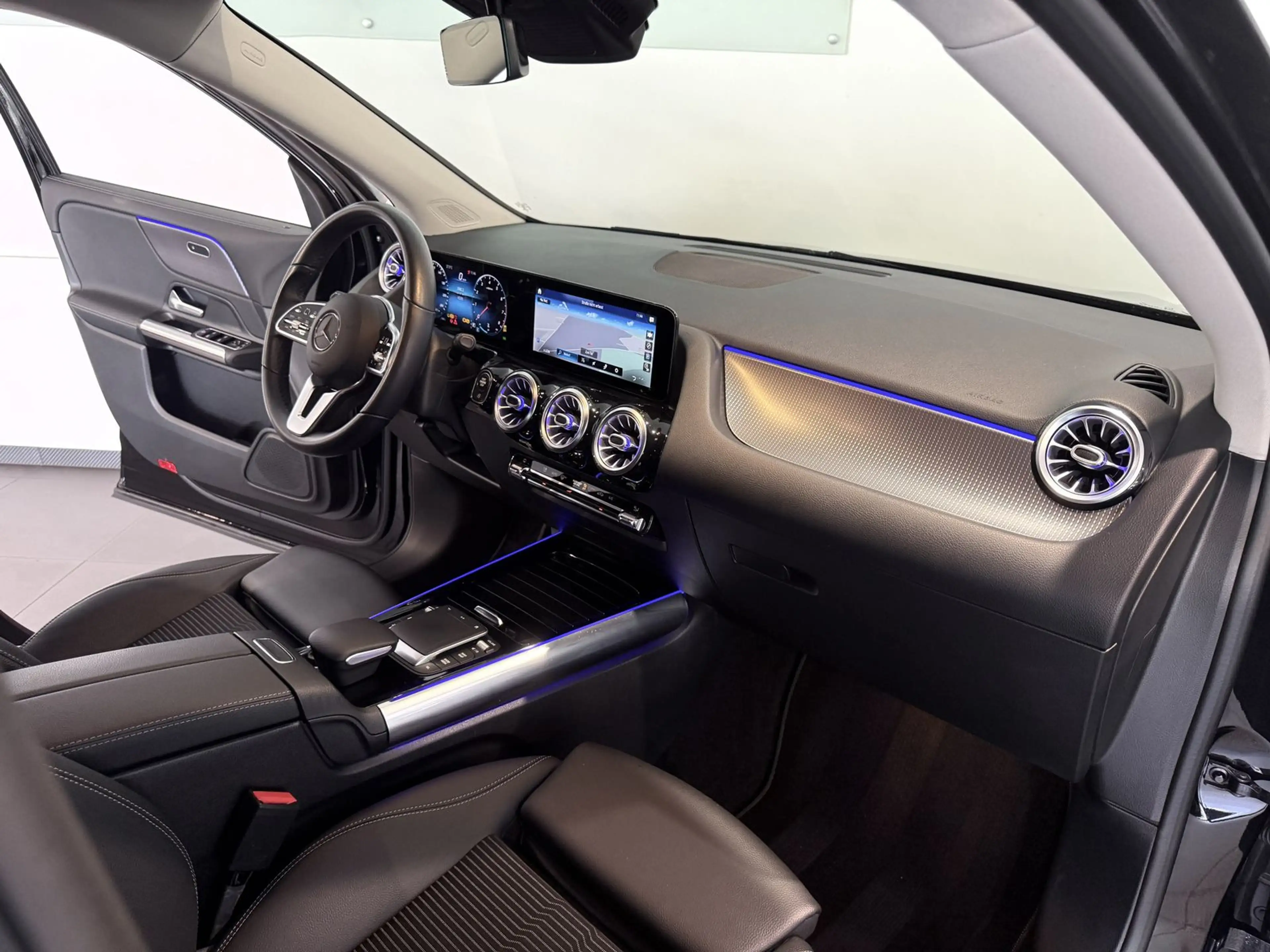 Mercedes-Benz GLA 200 *LED-Kamera-2. Hand* — photo 9