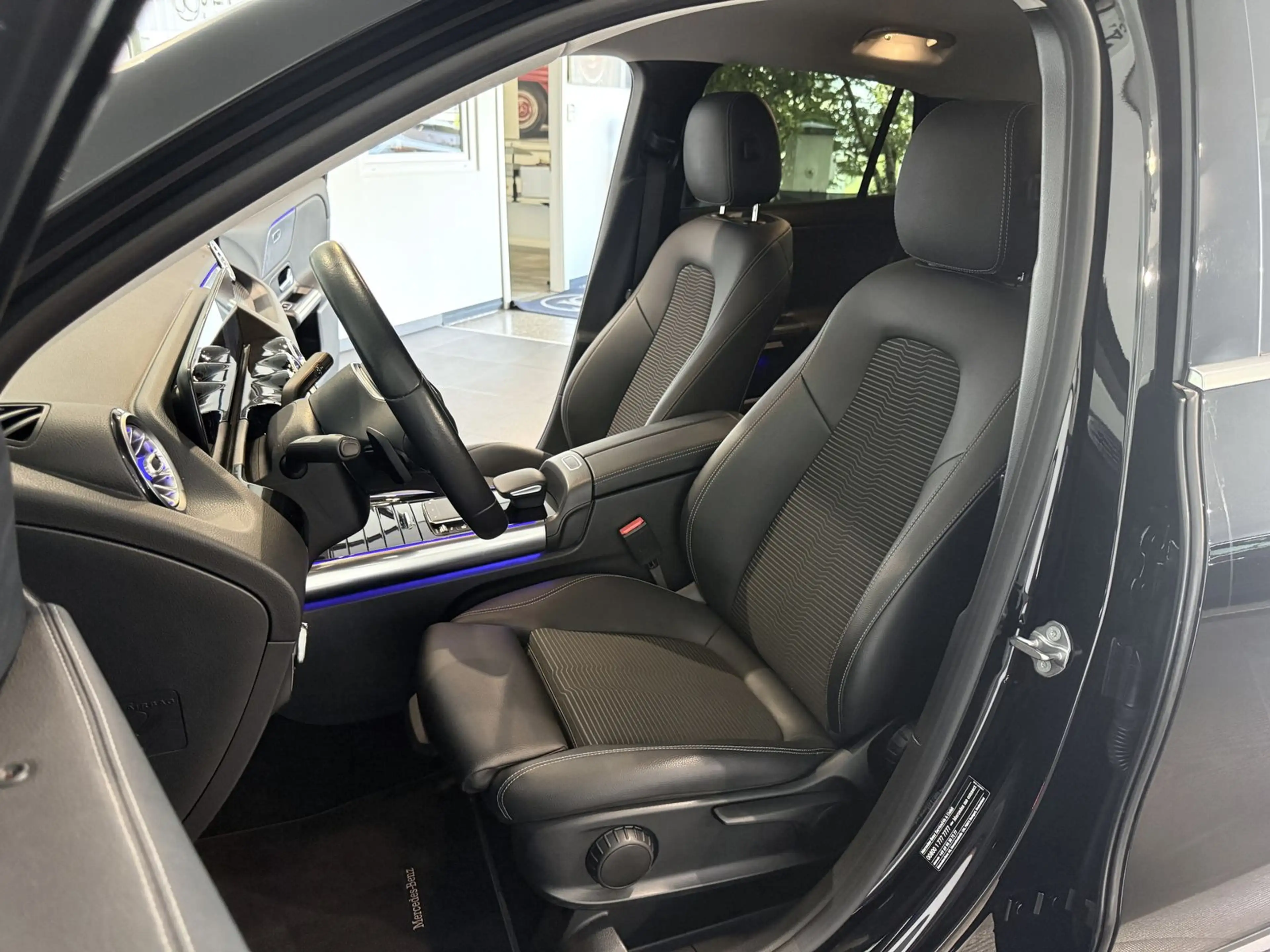 Mercedes-Benz GLA 200 *LED-Kamera-2. Hand* — photo 10