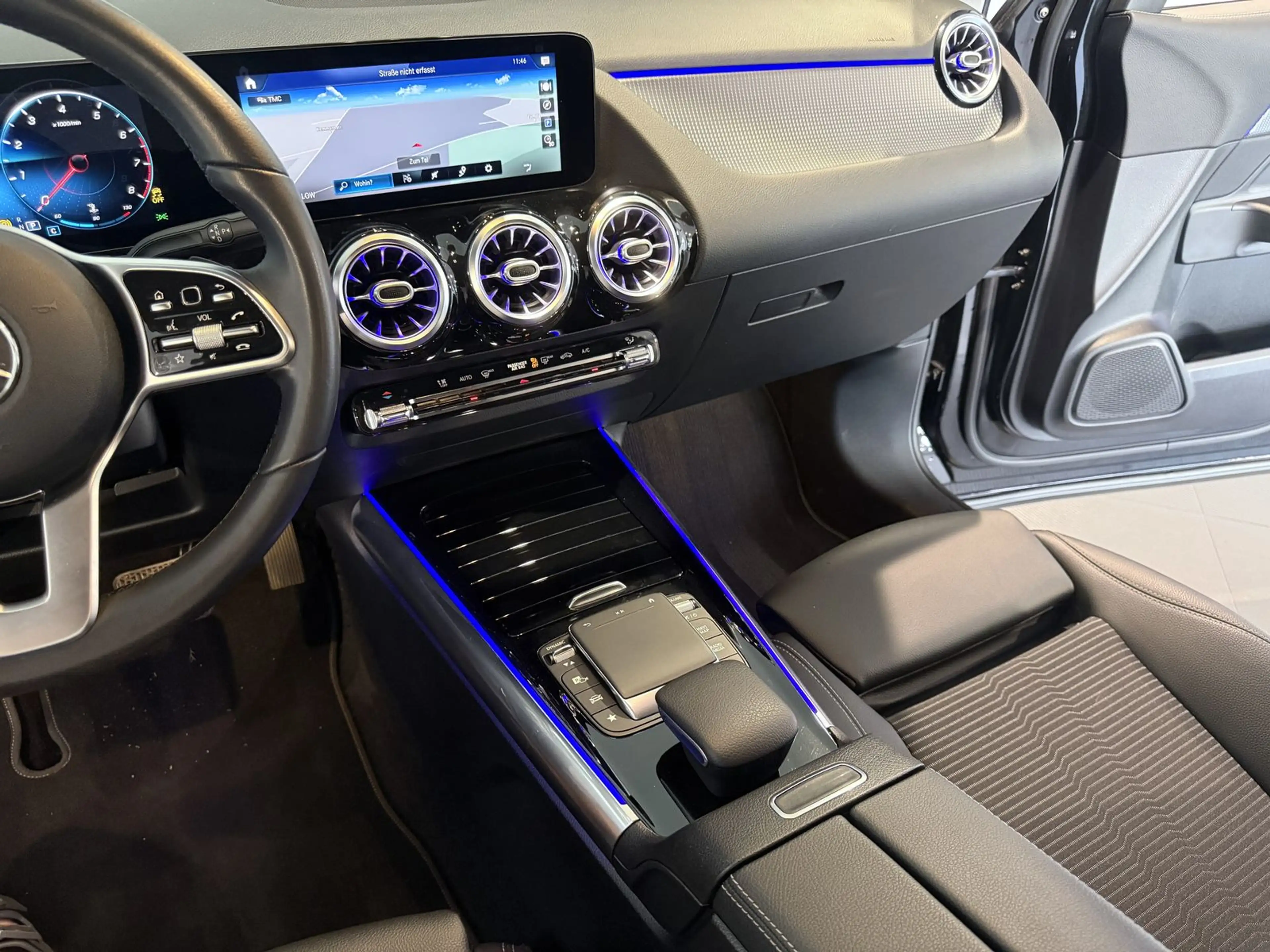 Mercedes-Benz GLA 200 *LED-Kamera-2. Hand* — photo 12