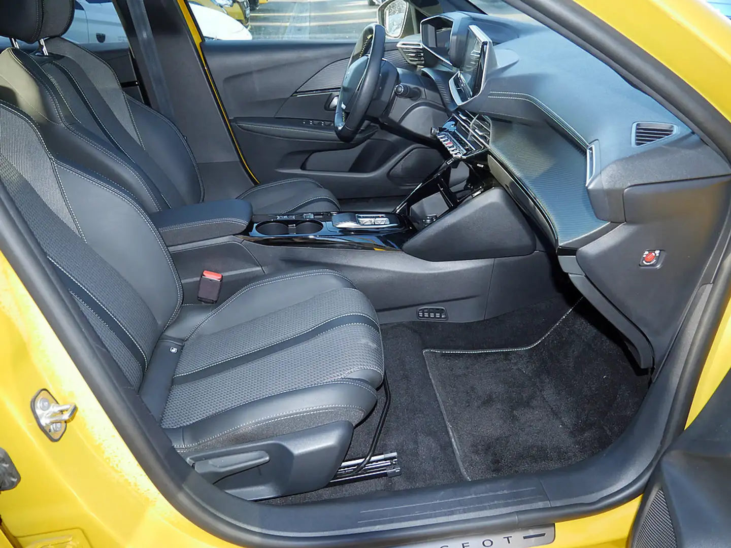 Peugeot e-208 GT+ 136 PDC KAMERA NAVI ACC LED PANO Gelb - 2