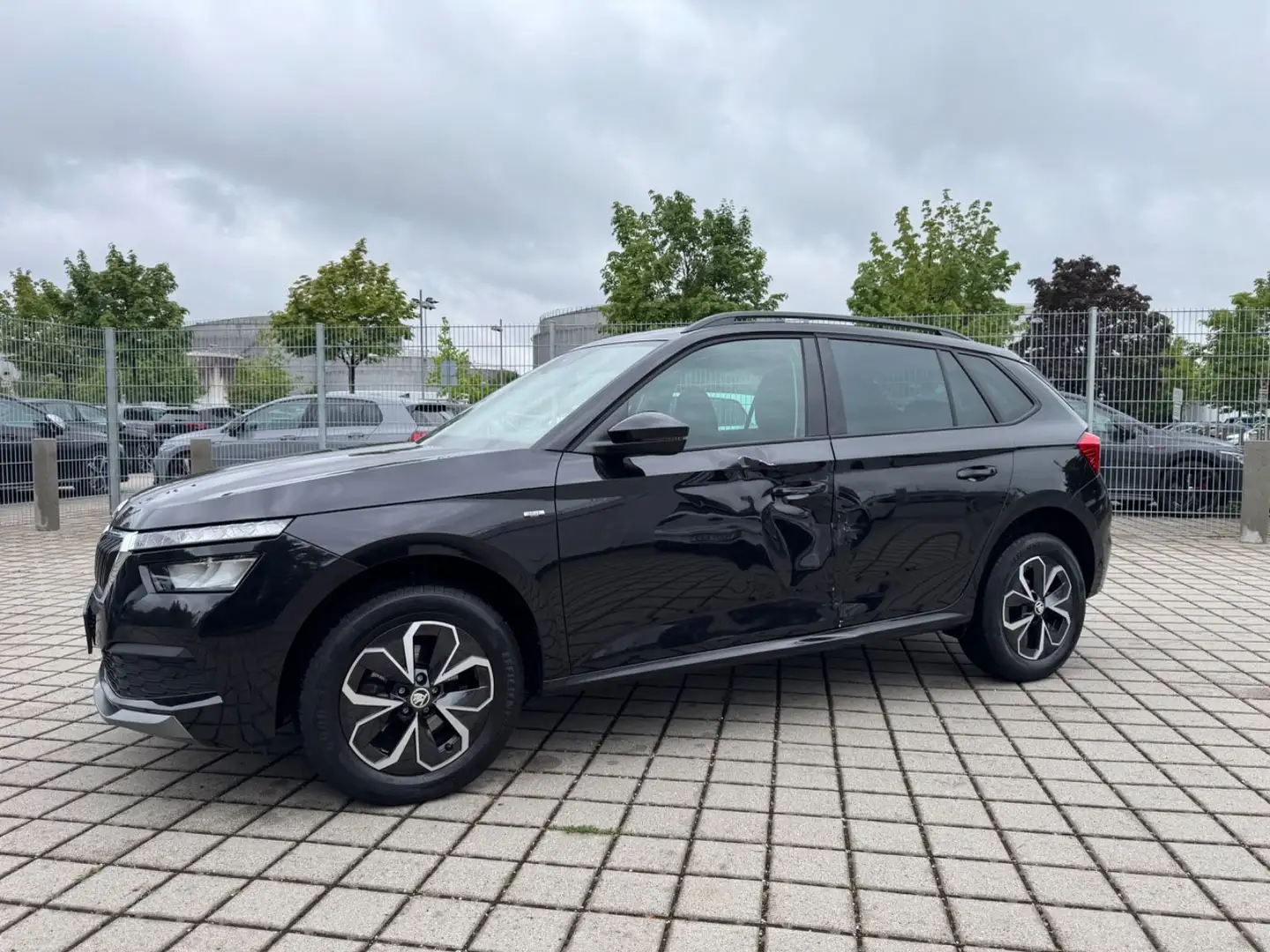 Skoda Kamiq 1.0 TSI Drive 125/1.Hand/Seitenschaden Zwart - 1