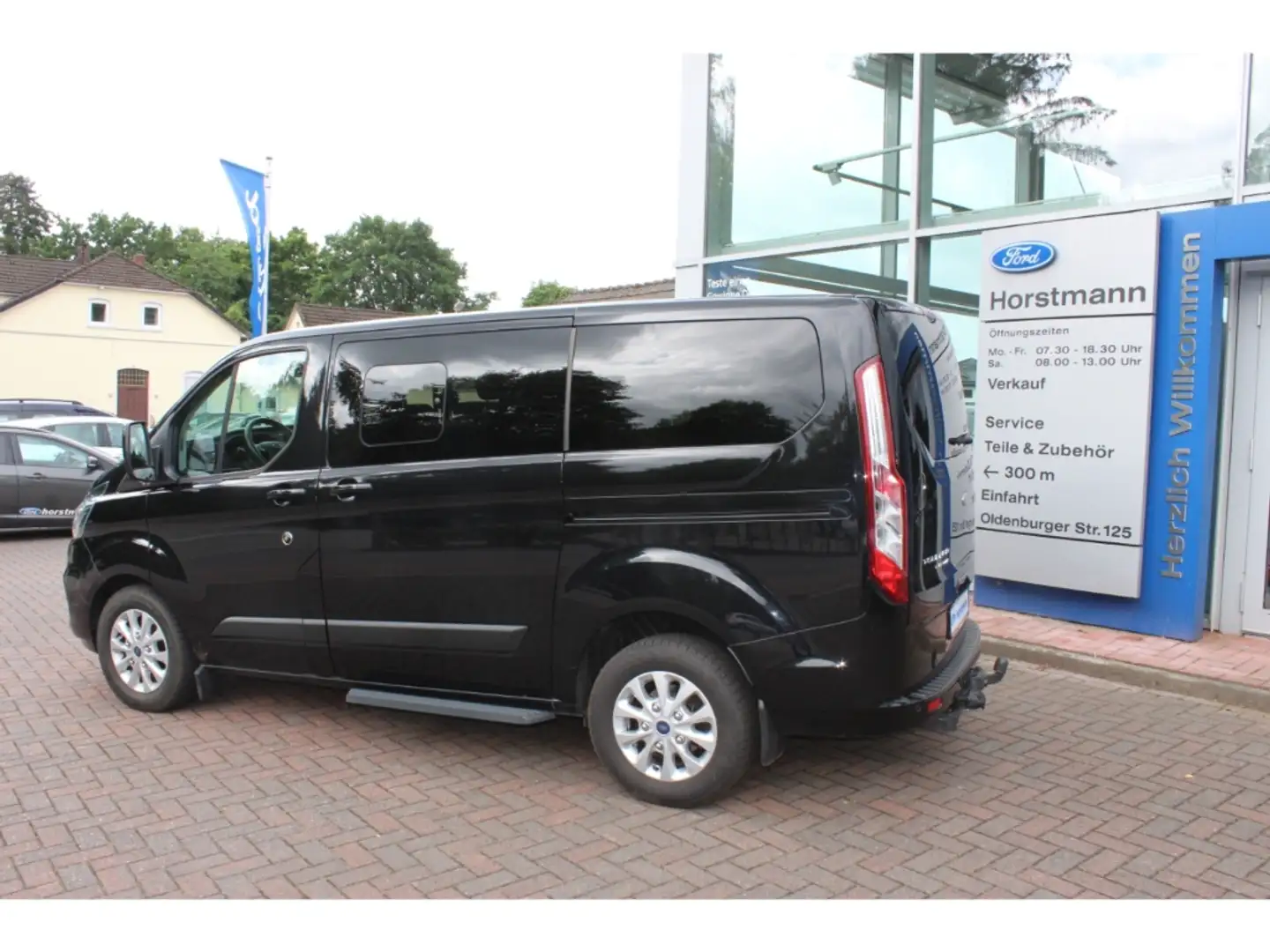 Ford Tourneo Custom 320 L1 TREND AUTOMATIK, AHK, 8-SITZER, BEH. WSS & Zwart - 2