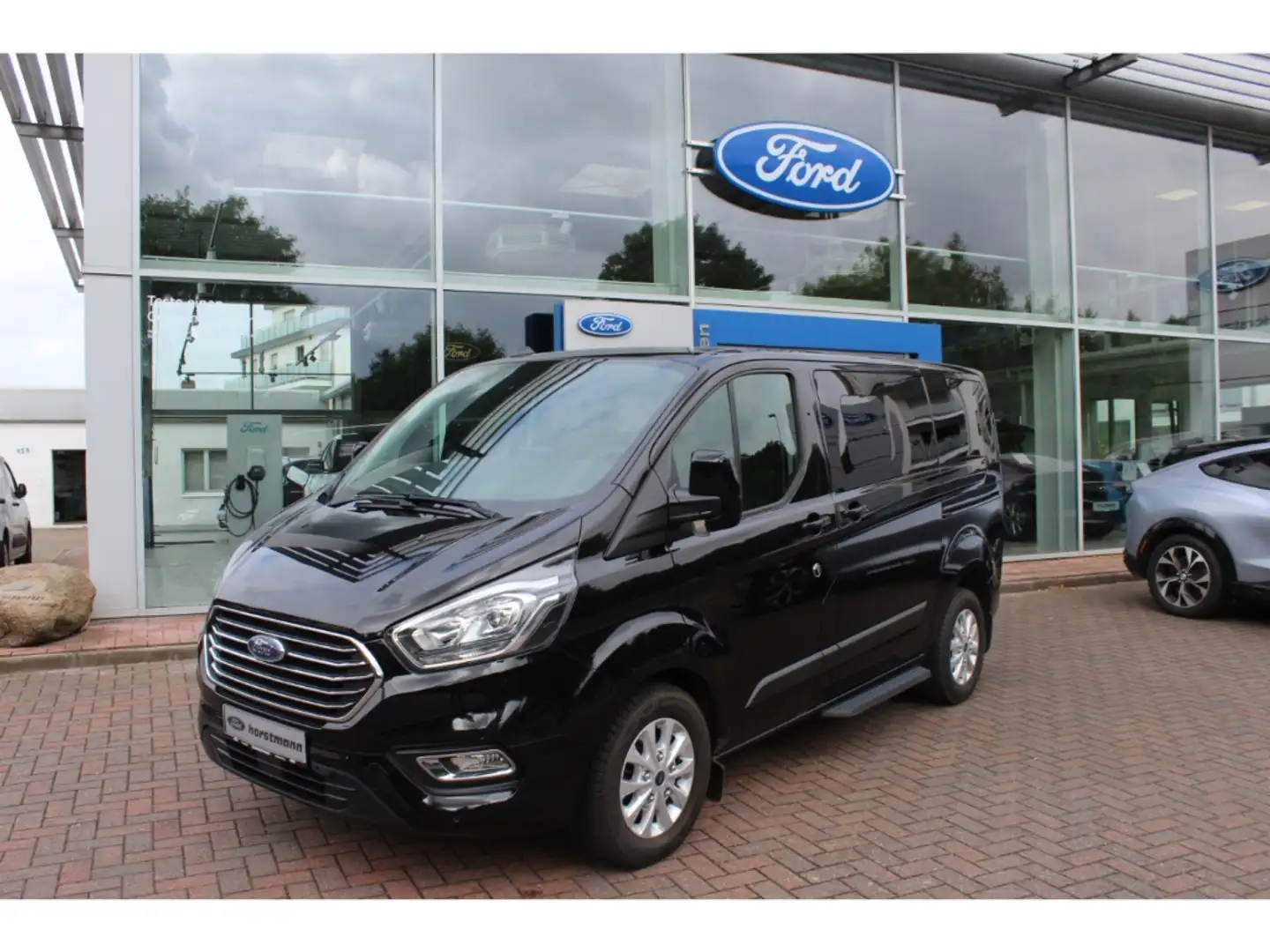 Ford Tourneo Custom 320 L1 TREND AUTOMATIK, AHK, 8-SITZER, BEH. WSS & Zwart - 1