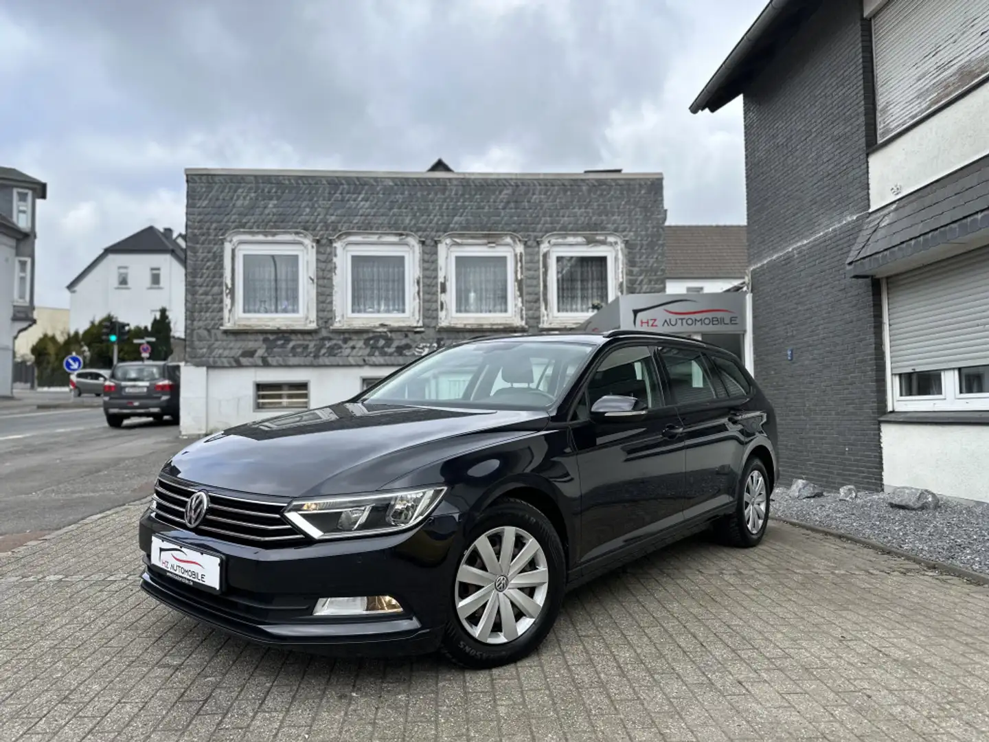 Volkswagen Passat Variant 1.6TDI Trendline BMT*NAVI*ACC*SHZ Černá - 2