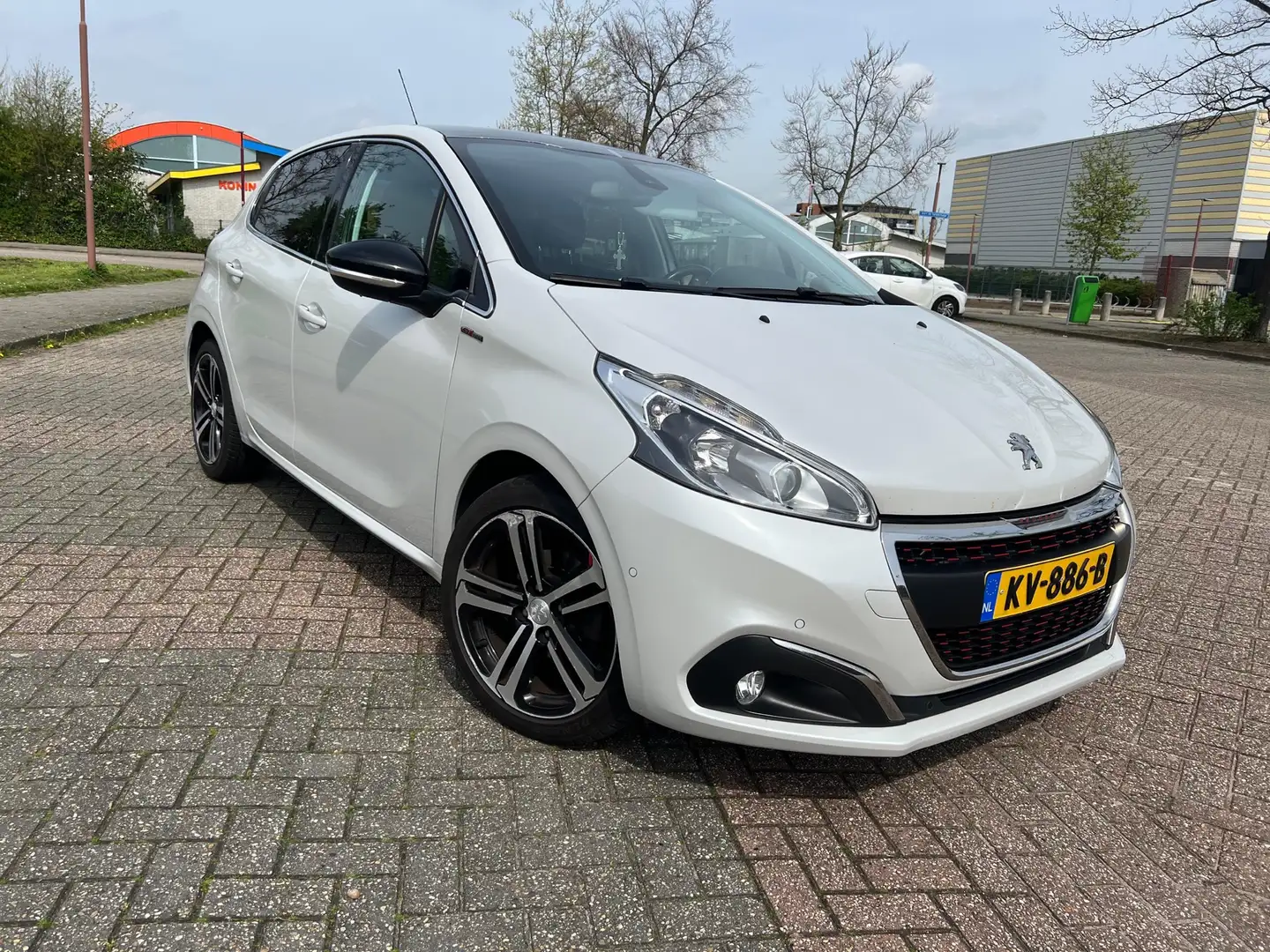 Peugeot 208 1.2 PureTech GT-line Wit - 1