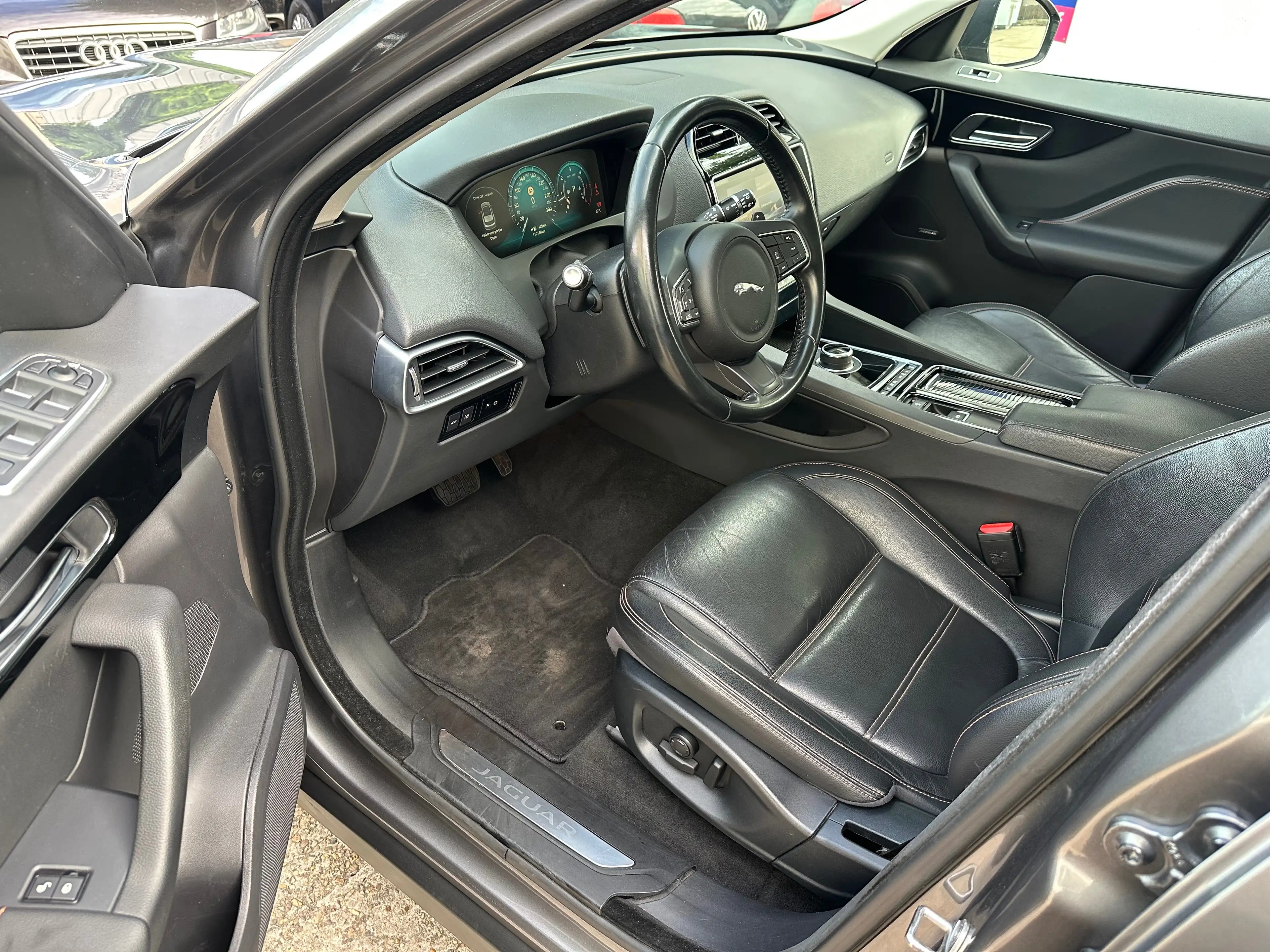 Jaguar F-Pace F-Pace Automatik/ Kamera/ LED/ Leder/ Spurhalte — photo 12