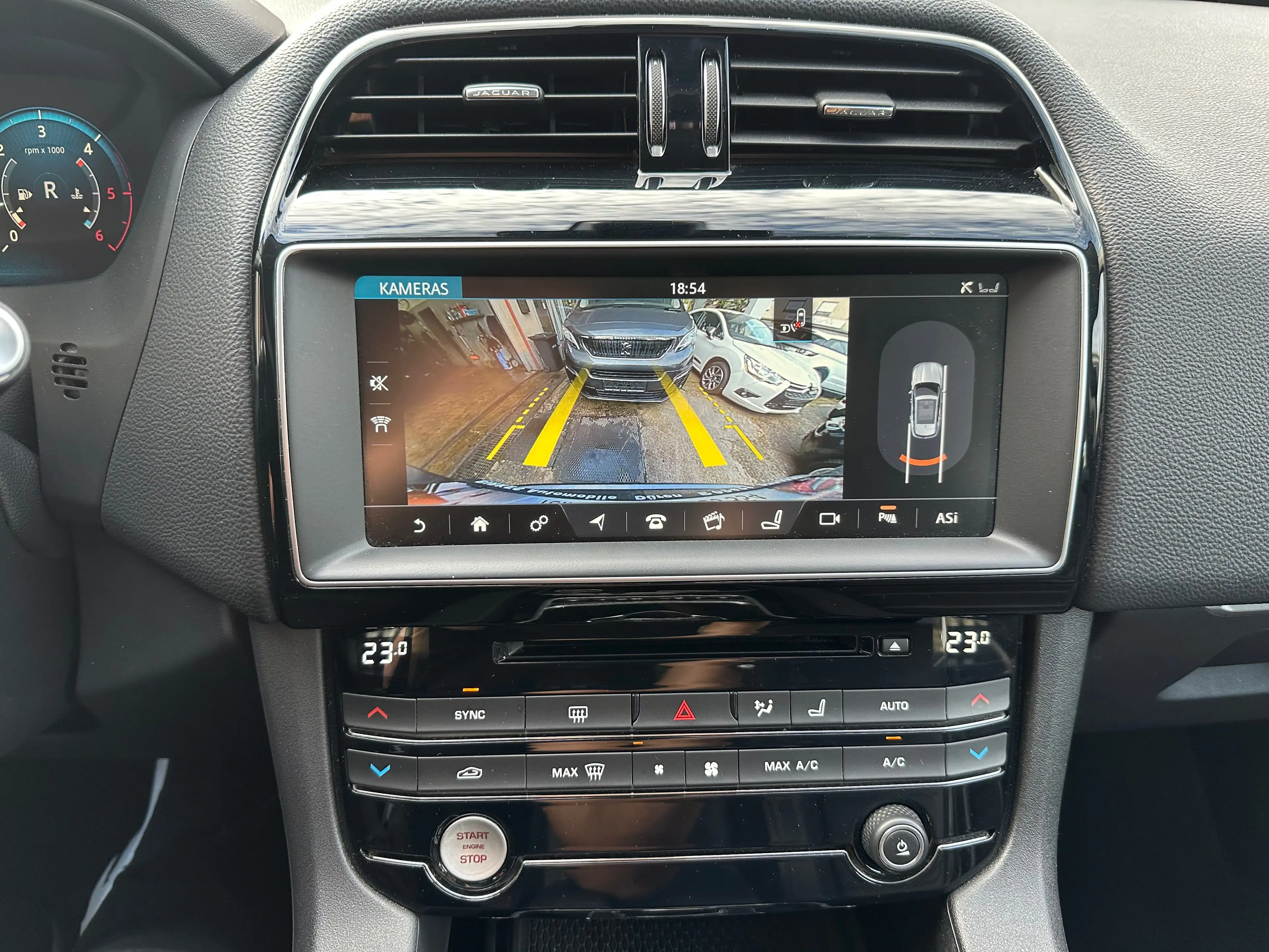 Jaguar F-Pace F-Pace Automatik/ Kamera/ LED/ Leder/ Spurhalte — photo 11