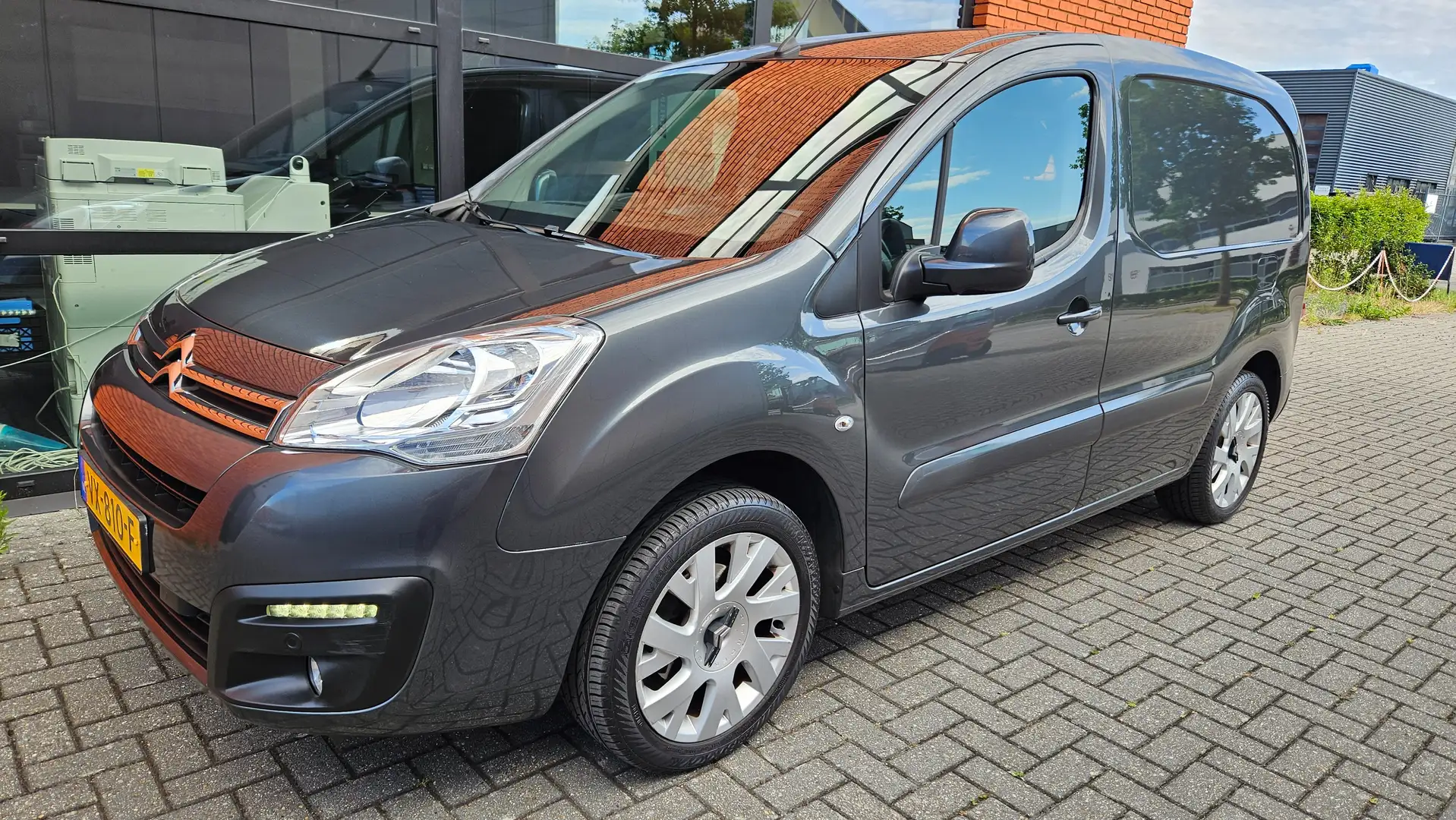 Citroen Berlingo 1.6 BlueHDI Navi PDC Airco Grijs - 1
