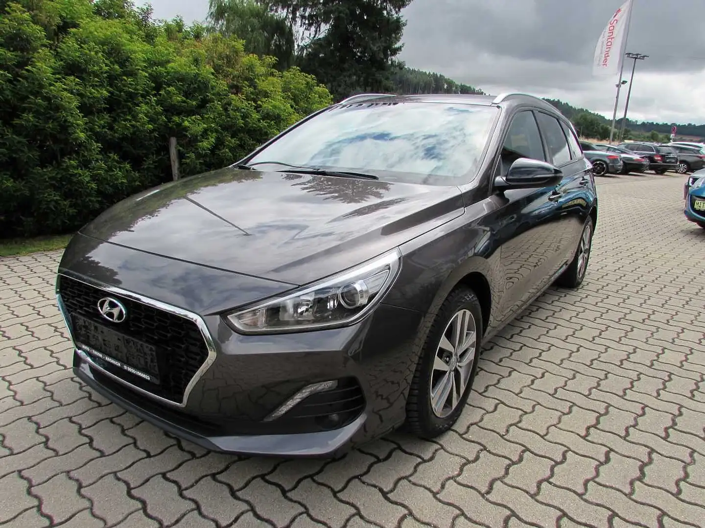 Hyundai i30 Kombi 1.6 CRDI YES! 'Navi/SHZ/AHK' Grey - 1