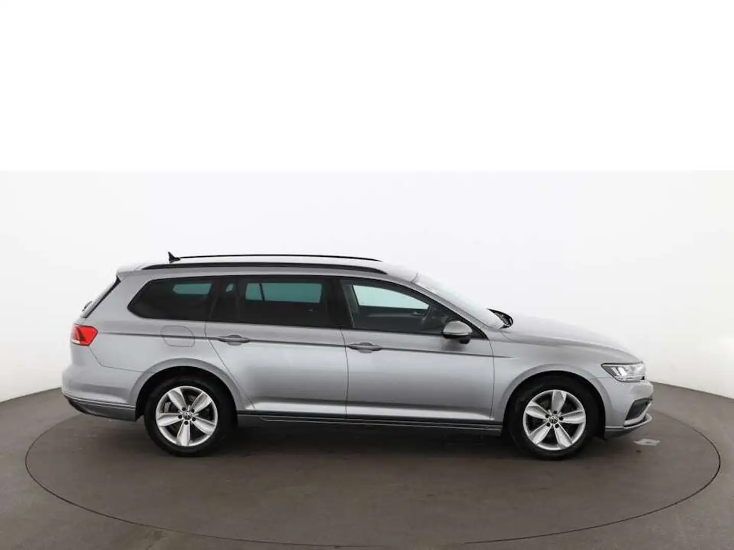 Volkswagen Passat Variant 2.0 TDI Aut LED RADAR NAVI SITZHZG Silber - 2
