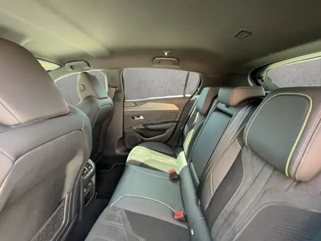 Peugeot 308 view 8