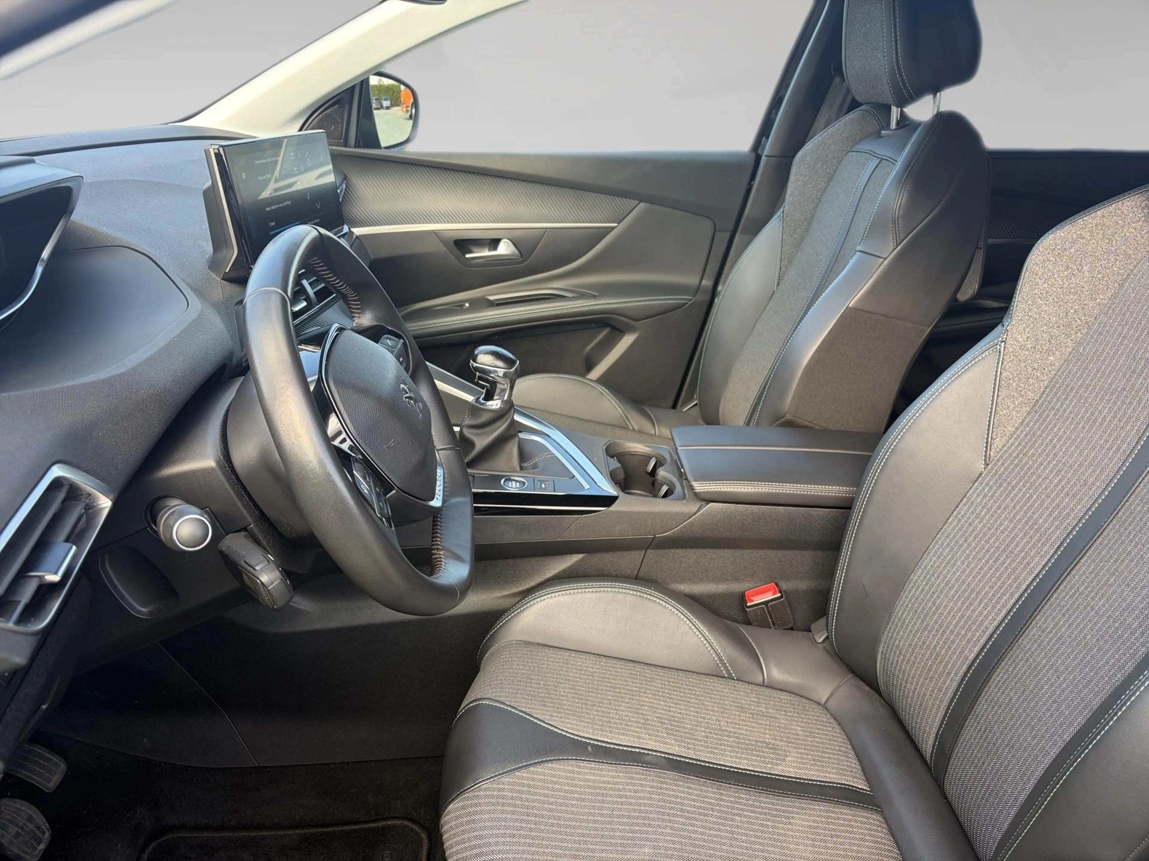 Peugeot 5008 1.2 PureTech 96kW S&S 7 PLACES — photo 4