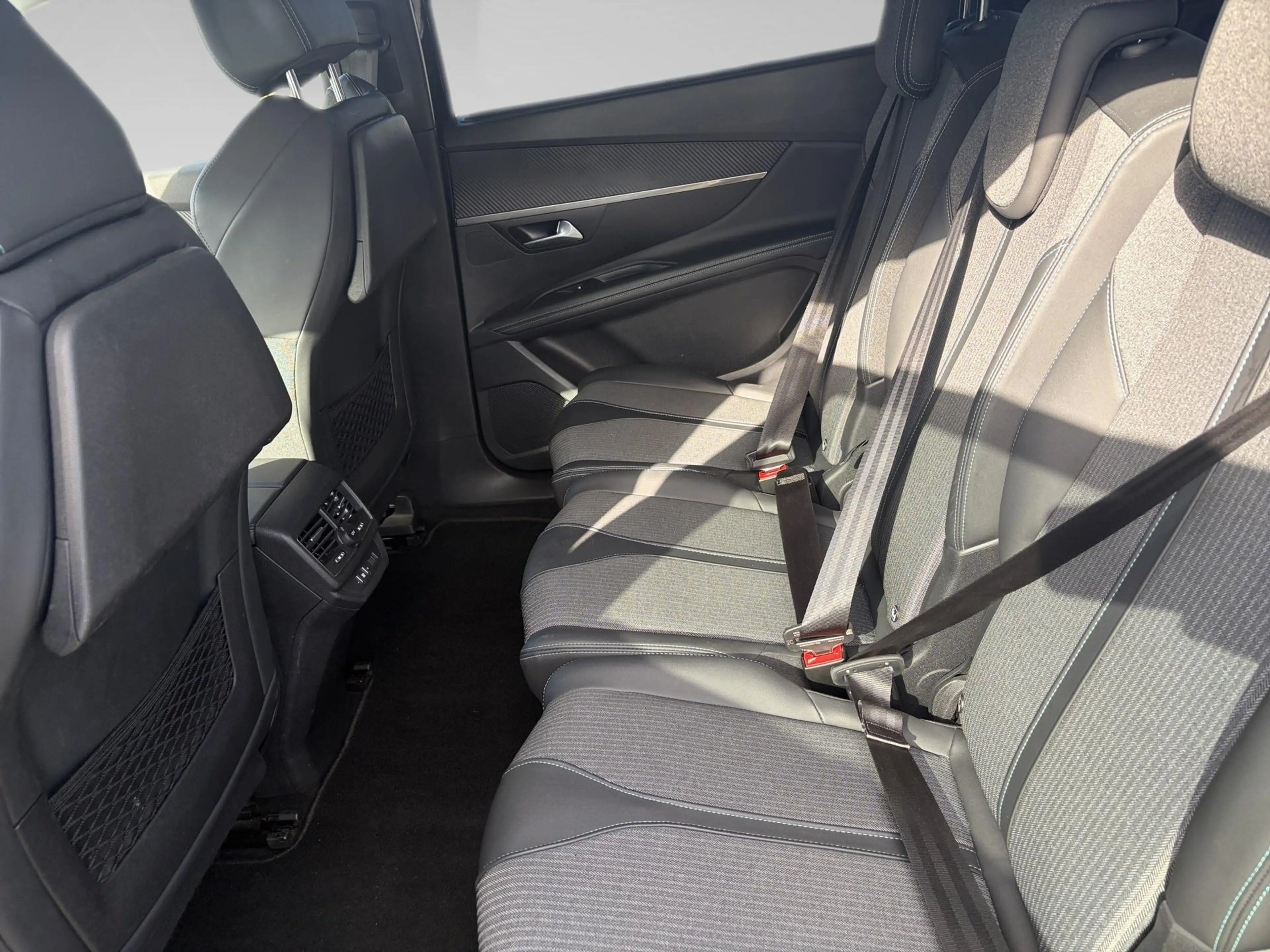 Peugeot 5008 1.2 PureTech 96kW S&S 7 PLACES — photo 11