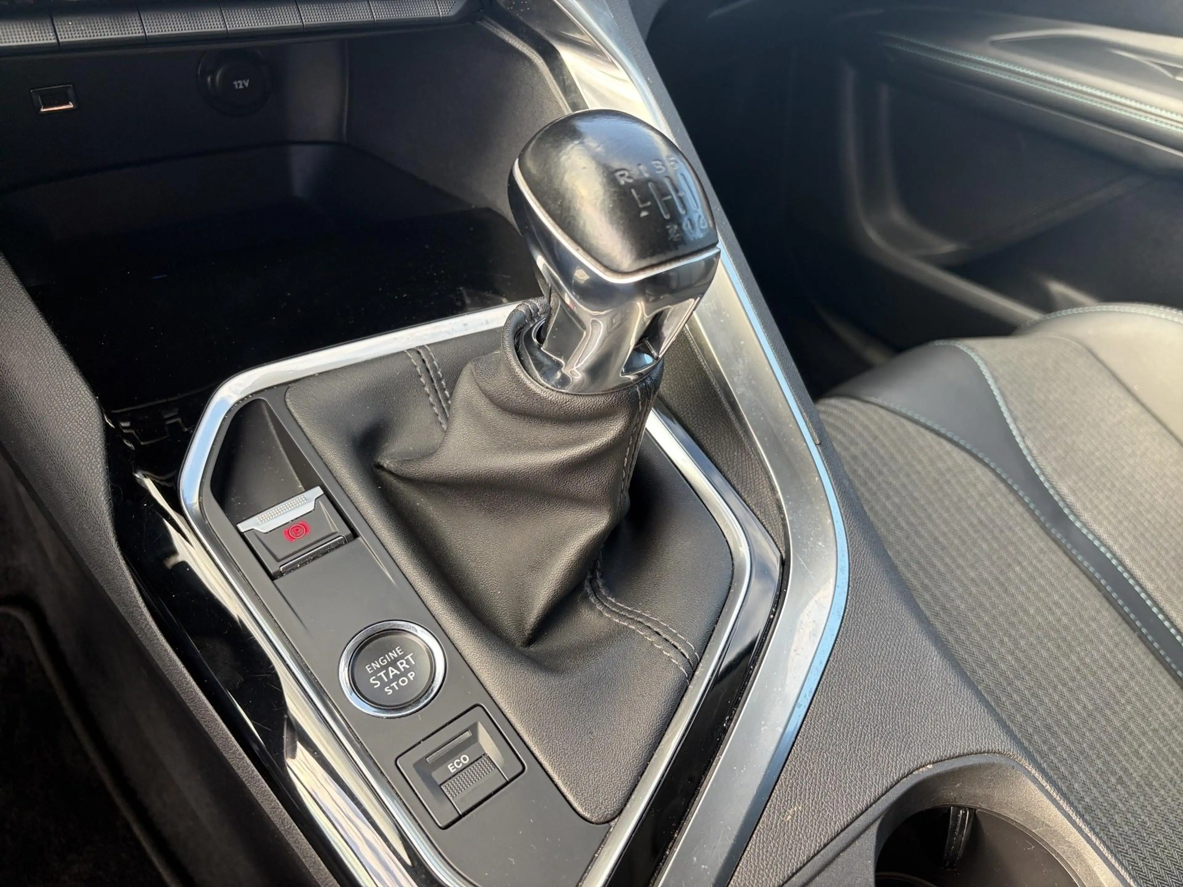Peugeot 5008 1.2 PureTech 96kW S&S 7 PLACES — photo 9