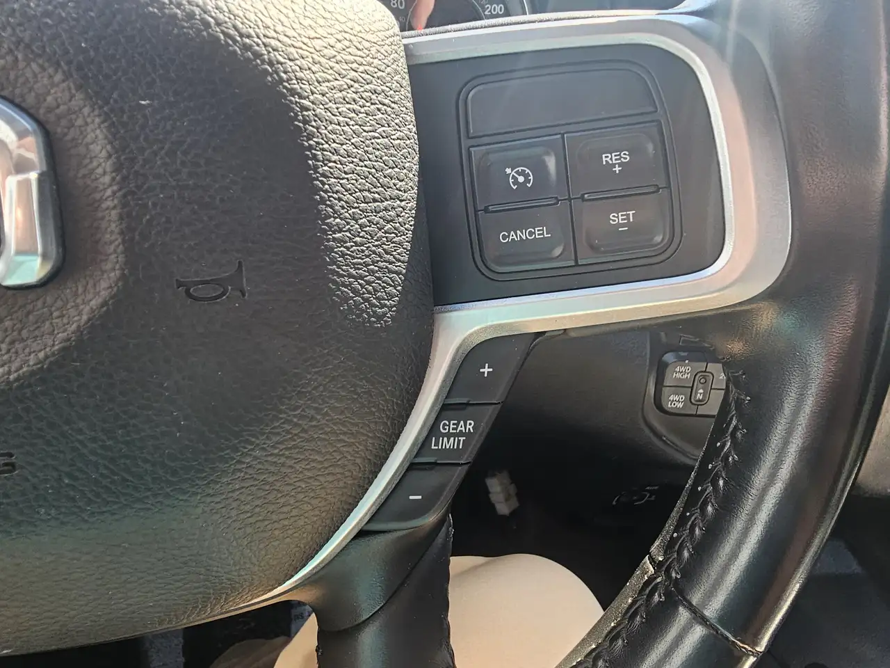 RAM 2500 снимка RAM 2500