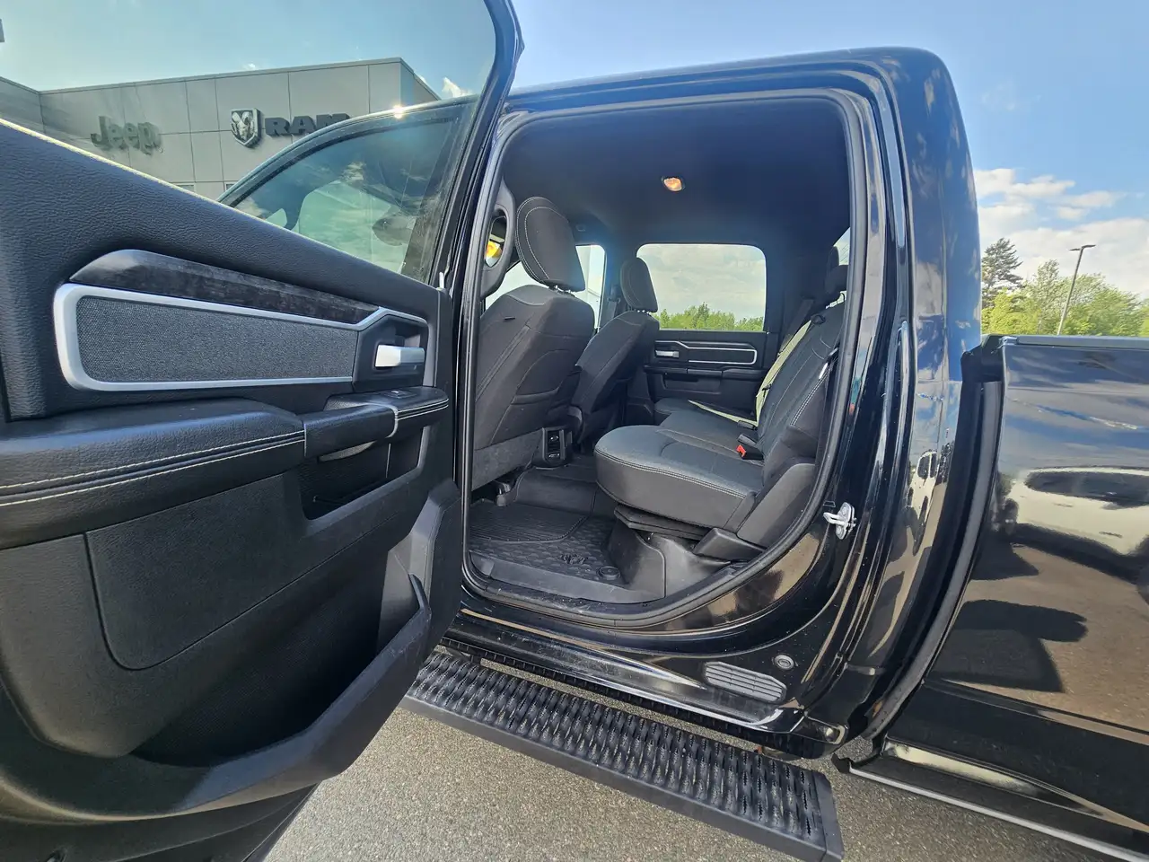 RAM 2500 снимка RAM 2500