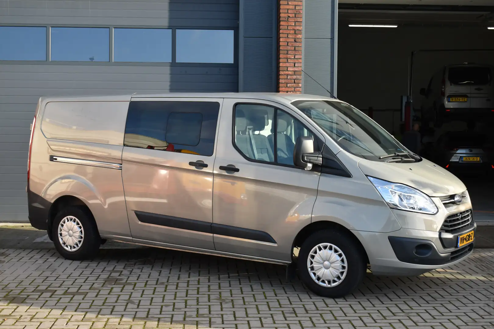 Ford Transit Custom 290 2.2 TDCI L2H1 Trend €7750 netto Grigio - 1