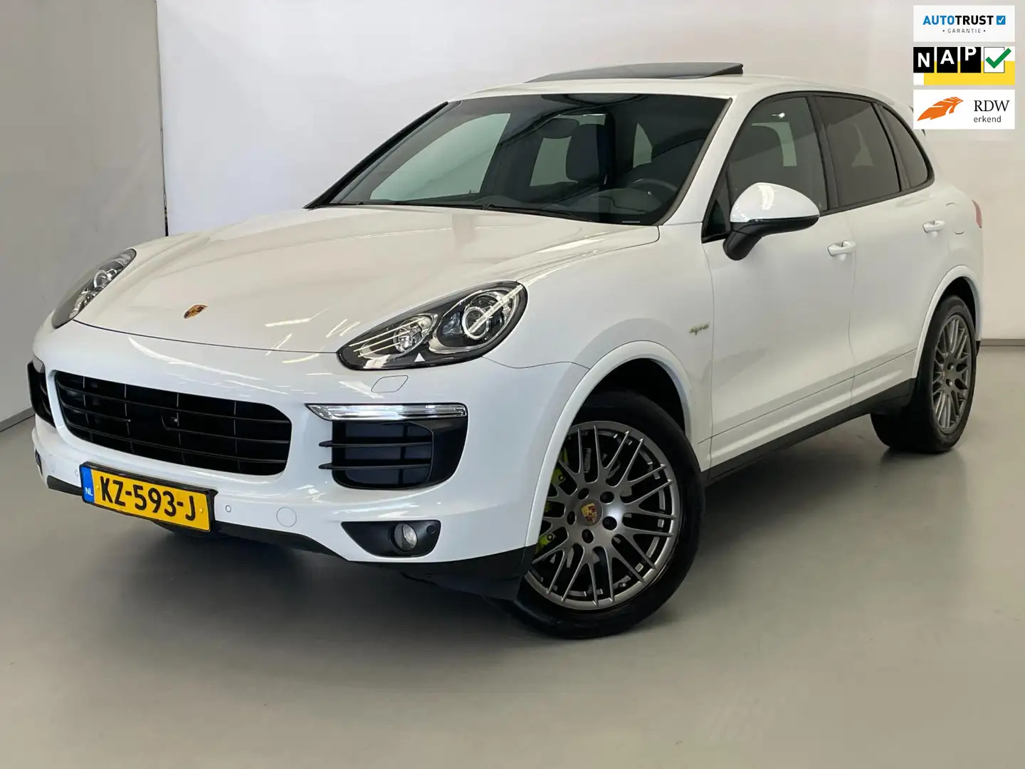 Porsche Cayenne 3.0 S E-Hybrid Platinum Edition / Schuifdak / NL-a Blanc - 1
