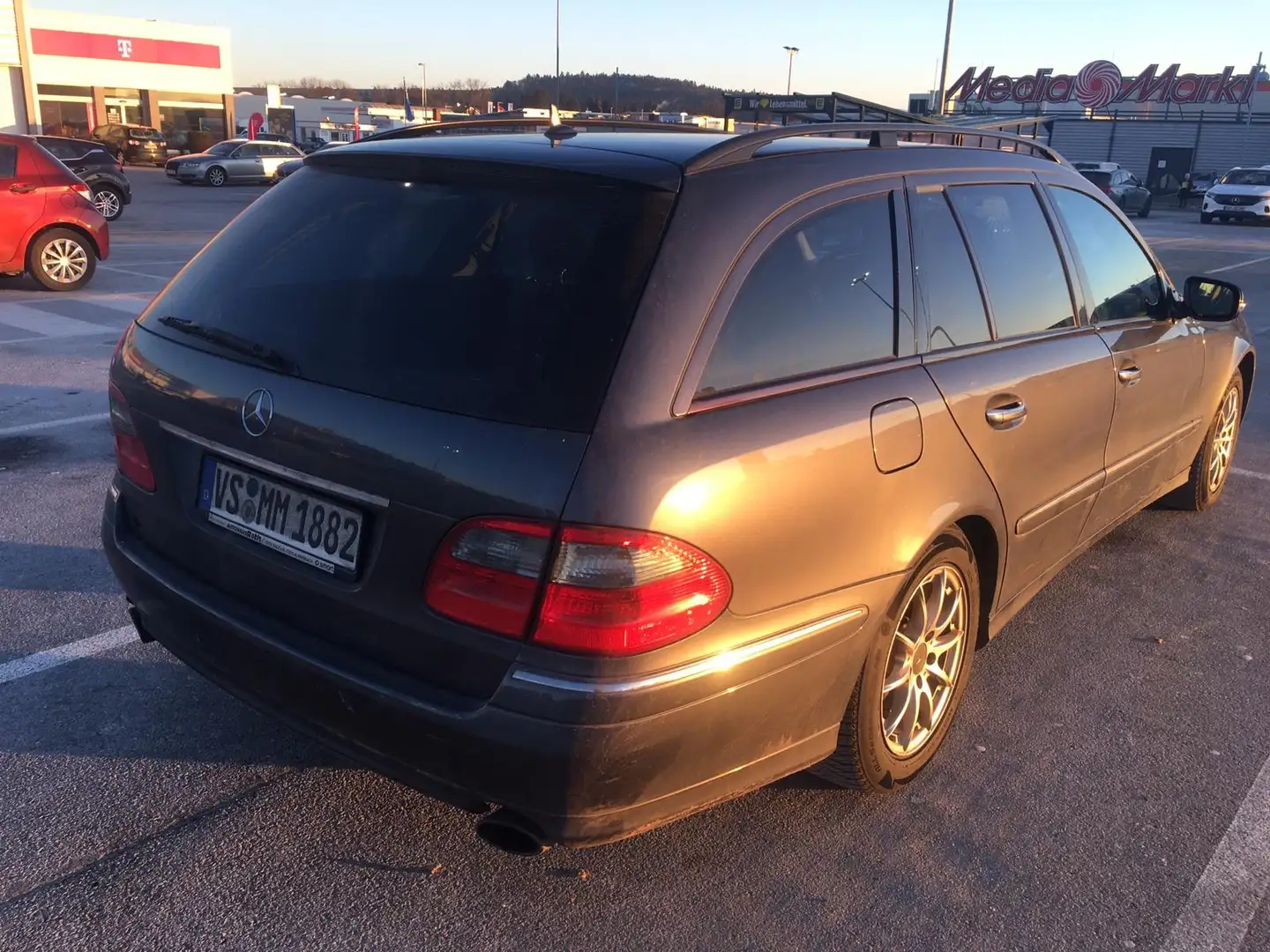 Mercedes-Benz E 220 E 220 T CDI Automatik Avantgarde HU bis 06/2026 Grau - 1