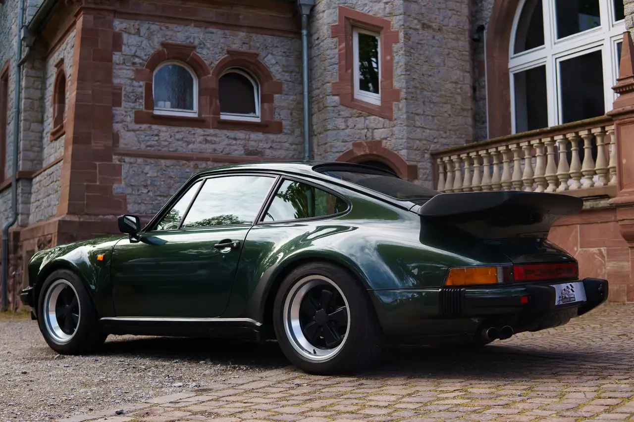 Porsche 930